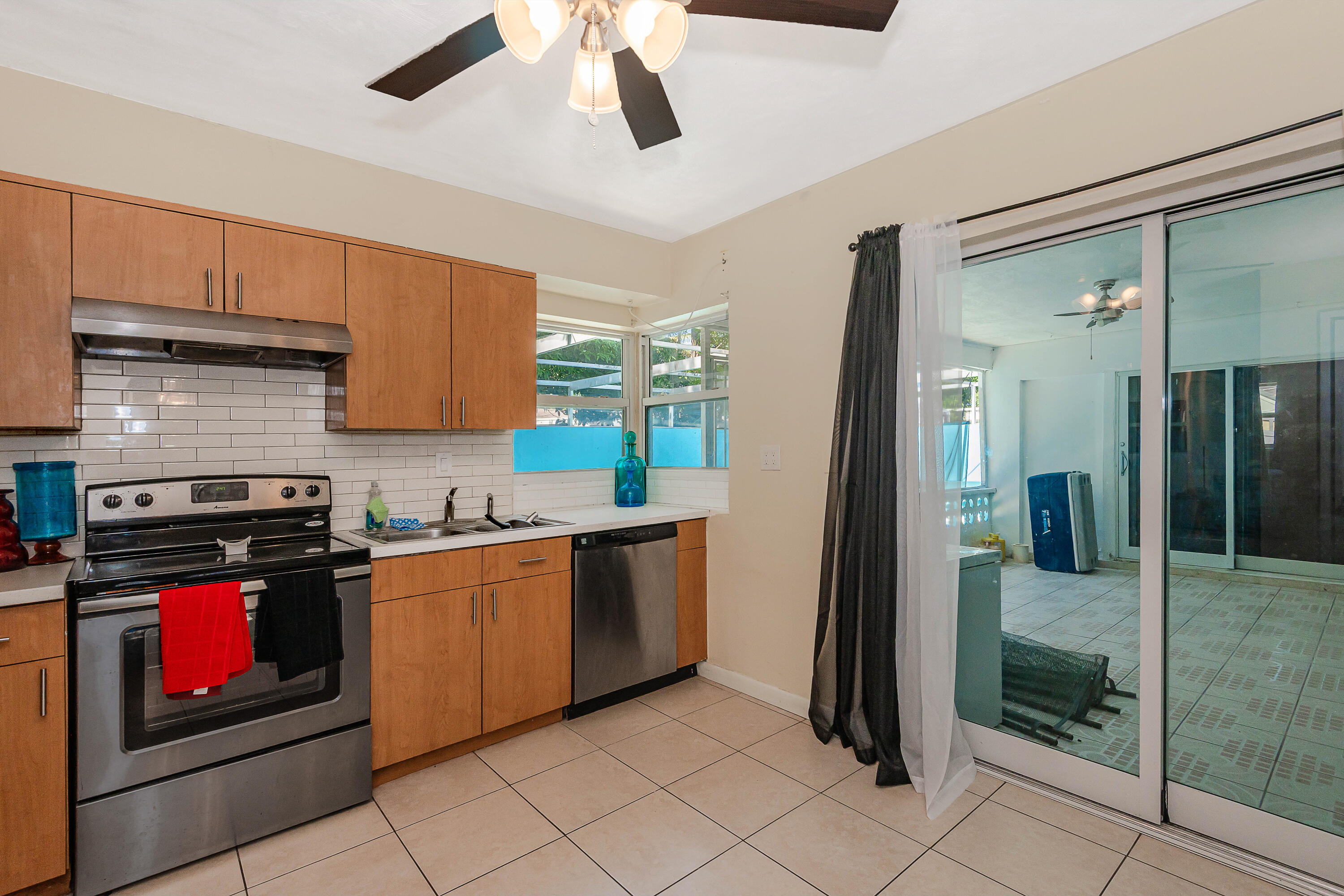 3611 NW 40TH, Lauderdale Lakes FL 33309