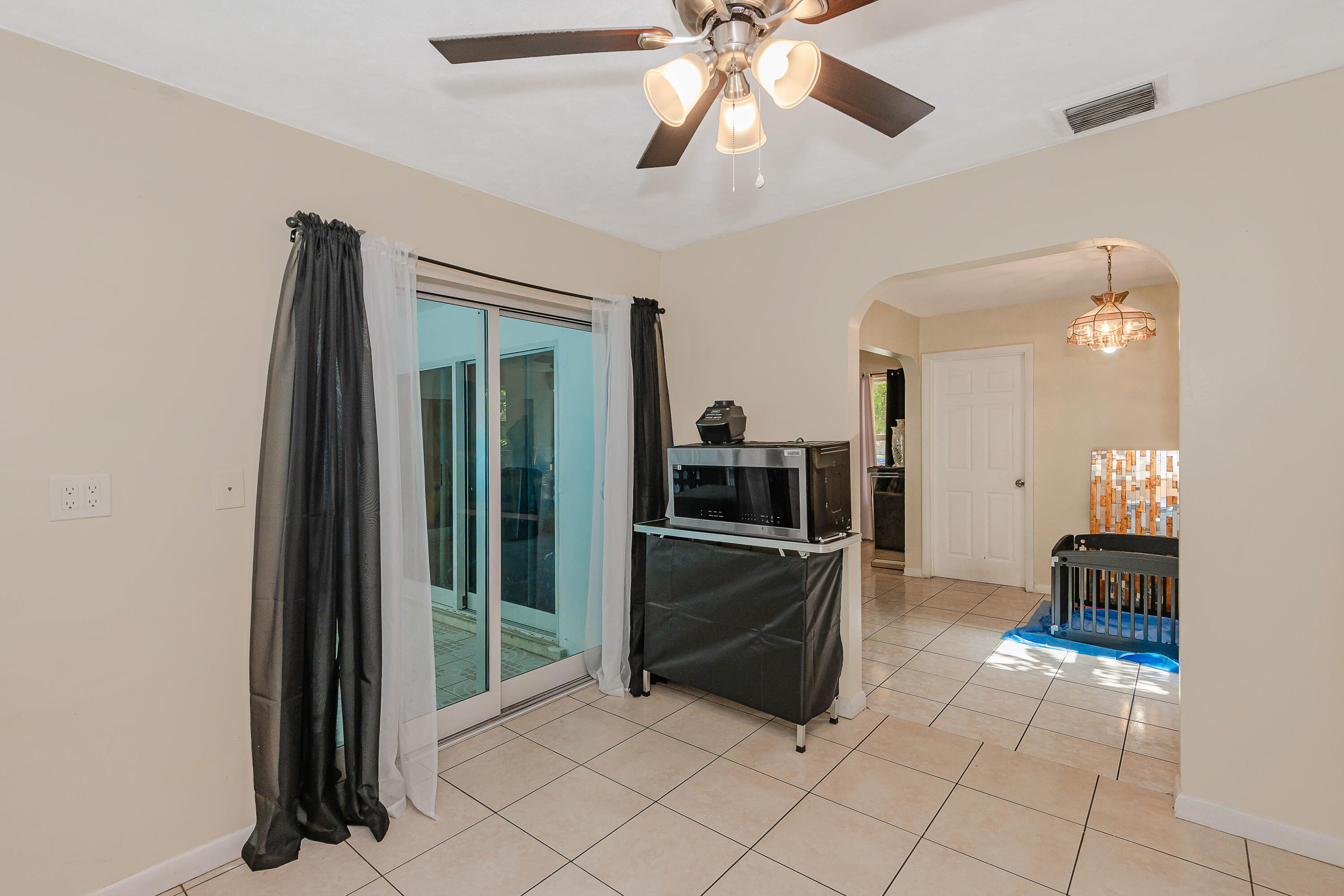 3611 NW 40TH, Lauderdale Lakes FL 33309