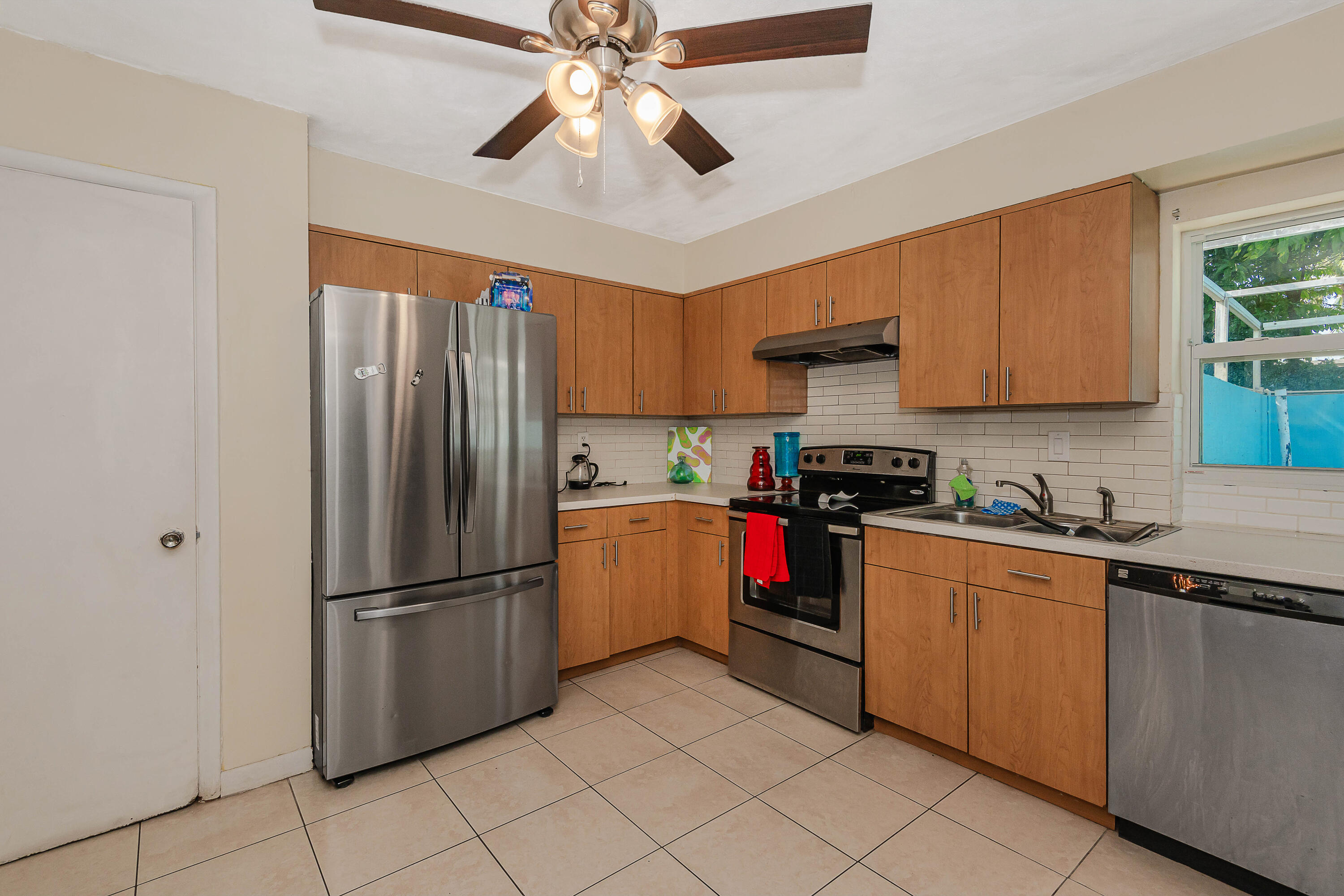 3611 NW 40TH, Lauderdale Lakes FL 33309