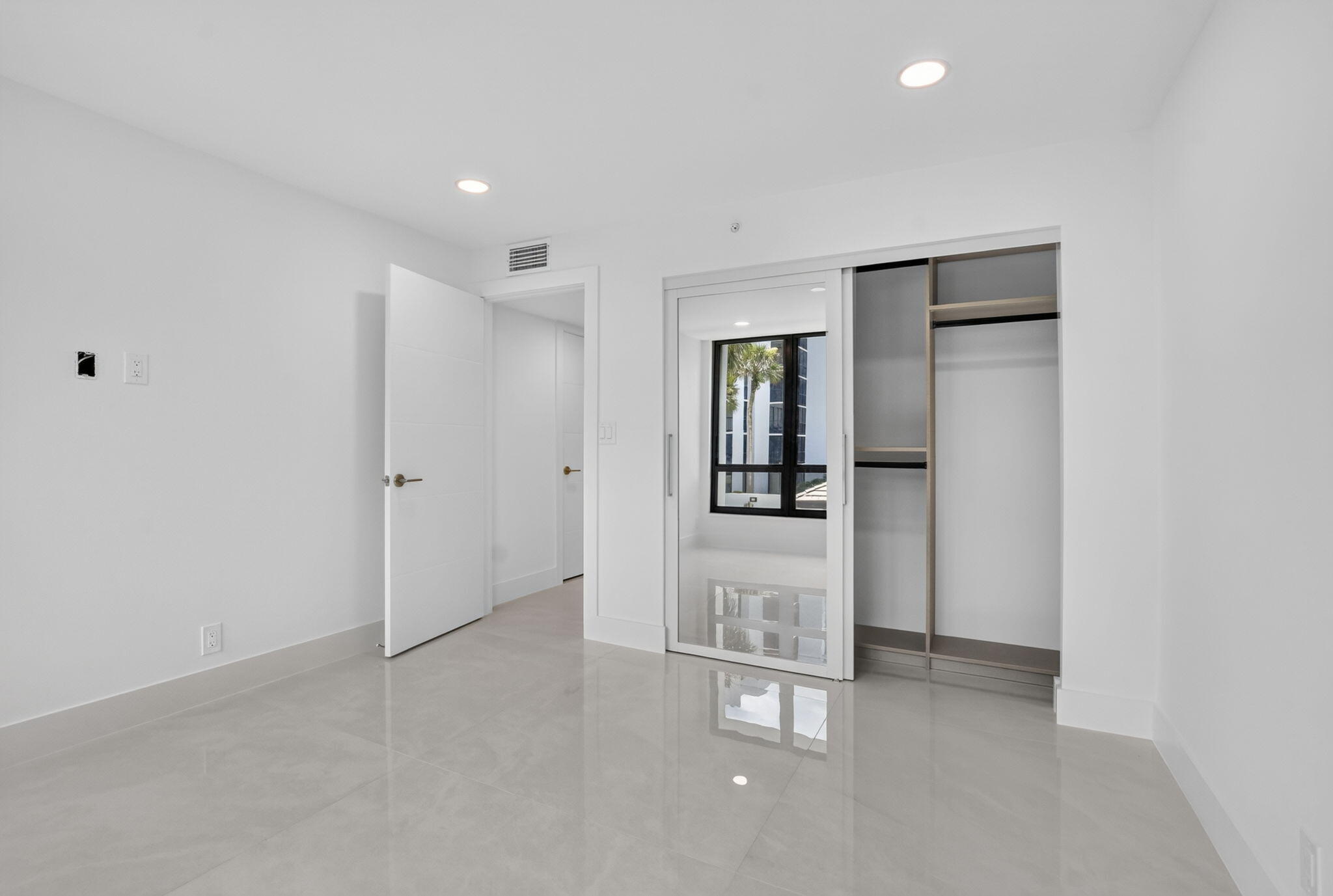 7847 Lakeside #1021, Boca Raton FL 33434