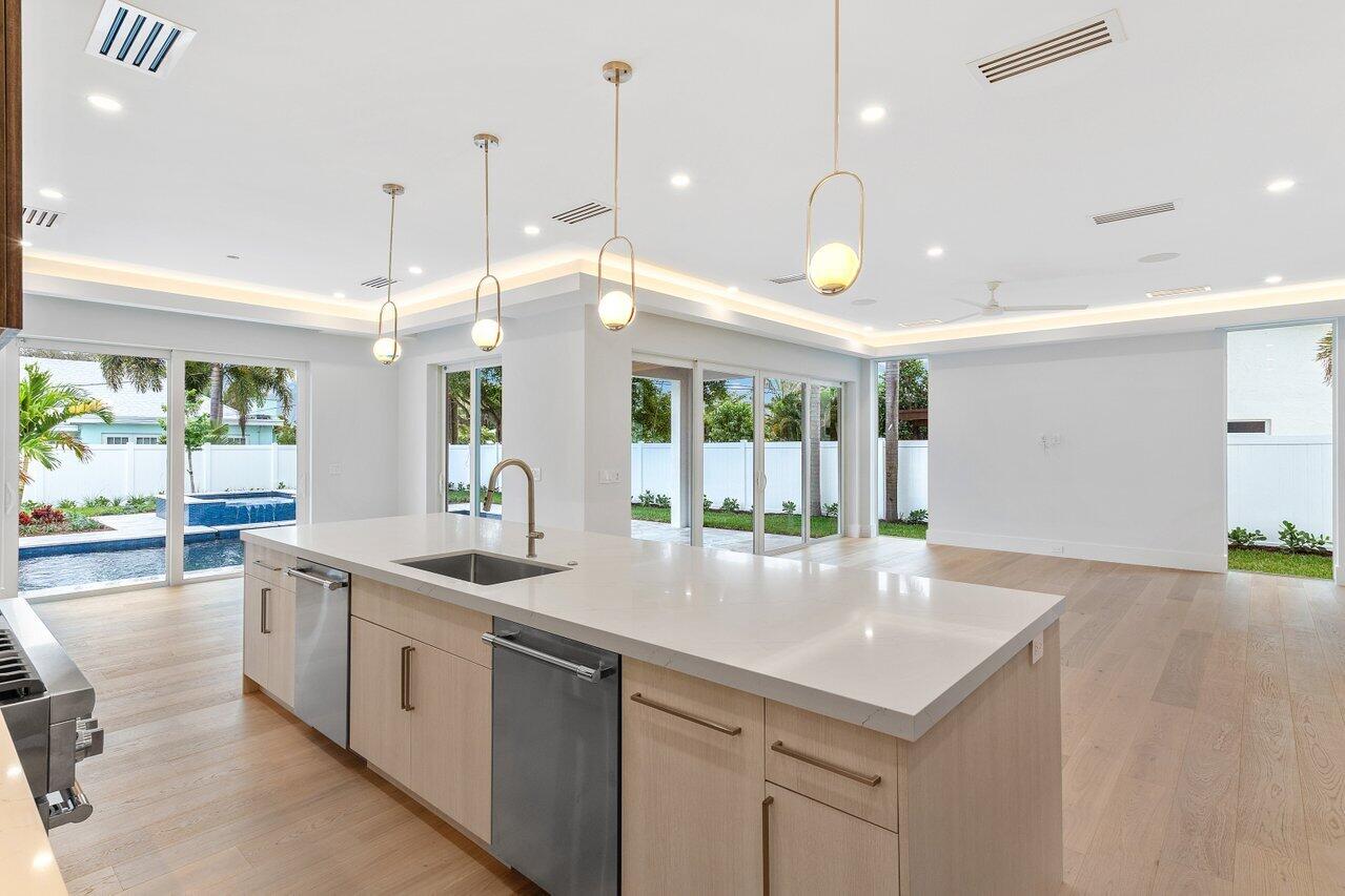 735 SE 4TH, Delray Beach FL 33483