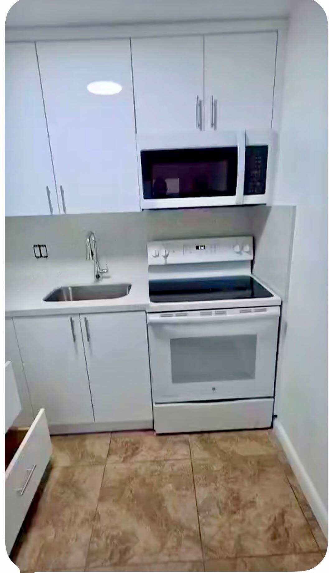 3640 NW 9TH #306, Miami FL 33125