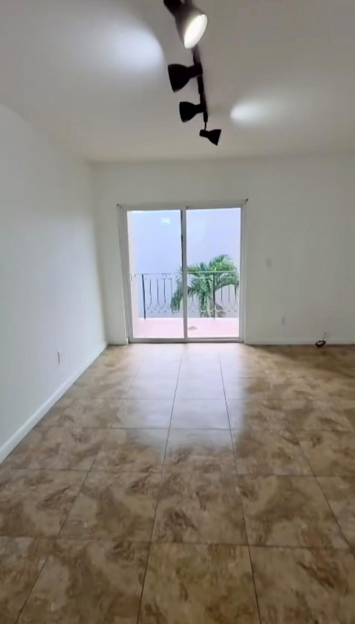 3640 NW 9TH #306, Miami FL 33125