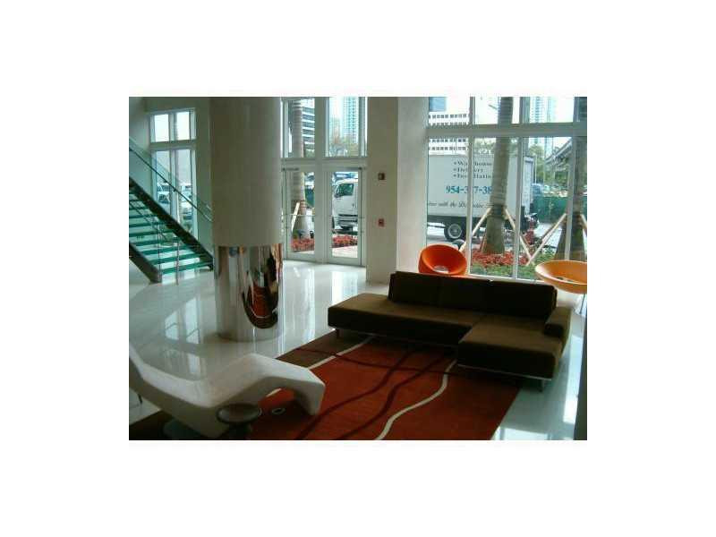 31 SE 5TH #202, Miami FL 33131