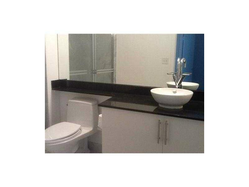 31 SE 5TH #202, Miami FL 33131