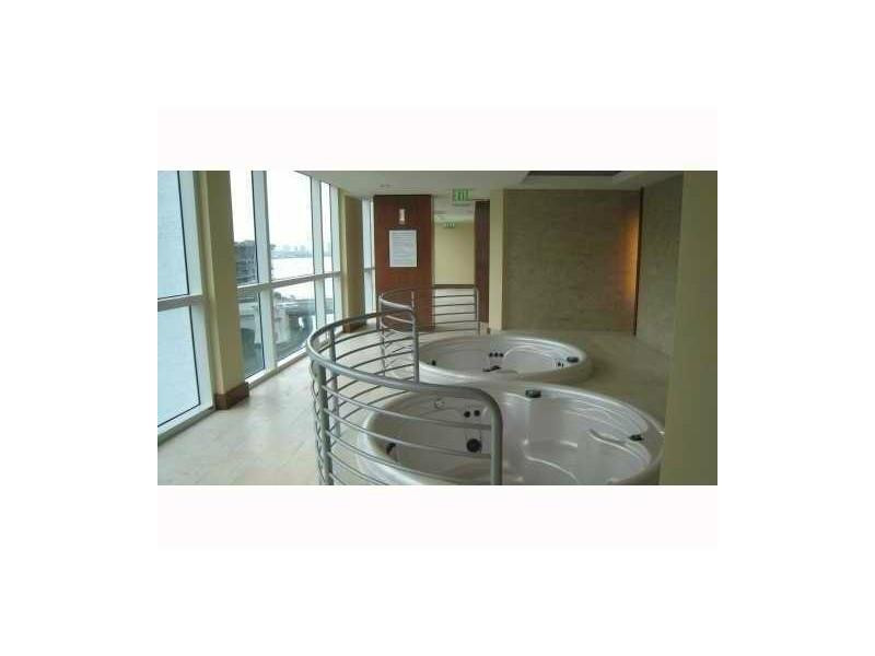 31 SE 5TH #202, Miami FL 33131
