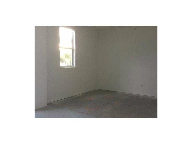 31 SE 5TH #202, Miami FL 33131