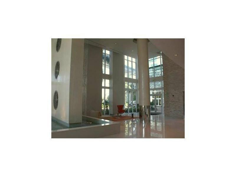 31 SE 5TH #202, Miami FL 33131