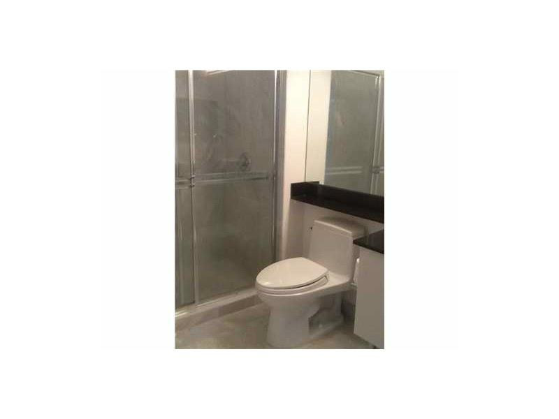 31 SE 5TH #202, Miami FL 33131