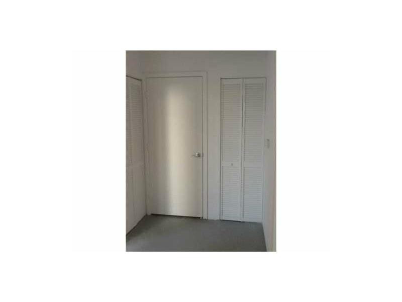 31 SE 5TH #202, Miami FL 33131