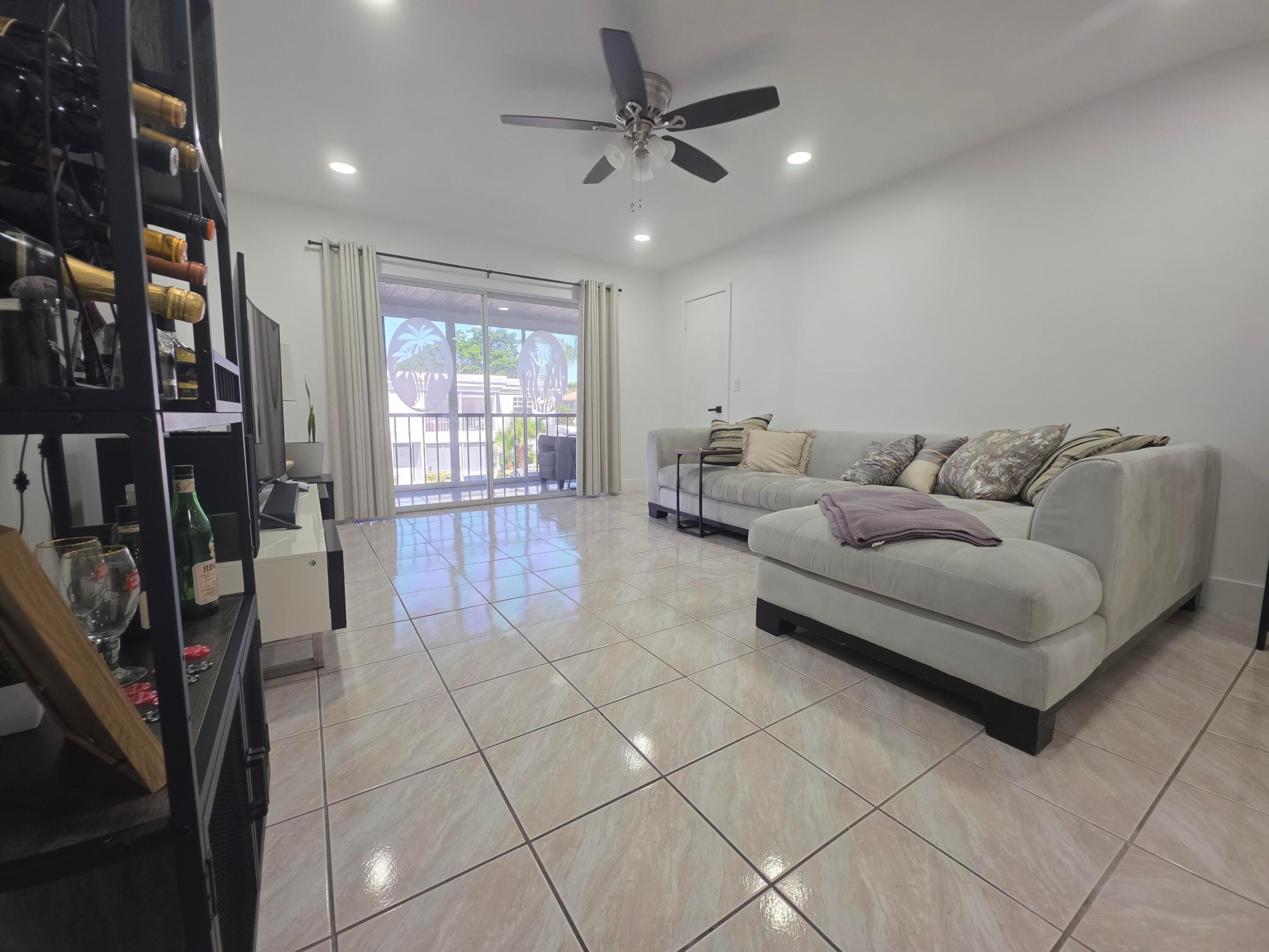 6391 Bay Club #4, Fort Lauderdale FL 33308