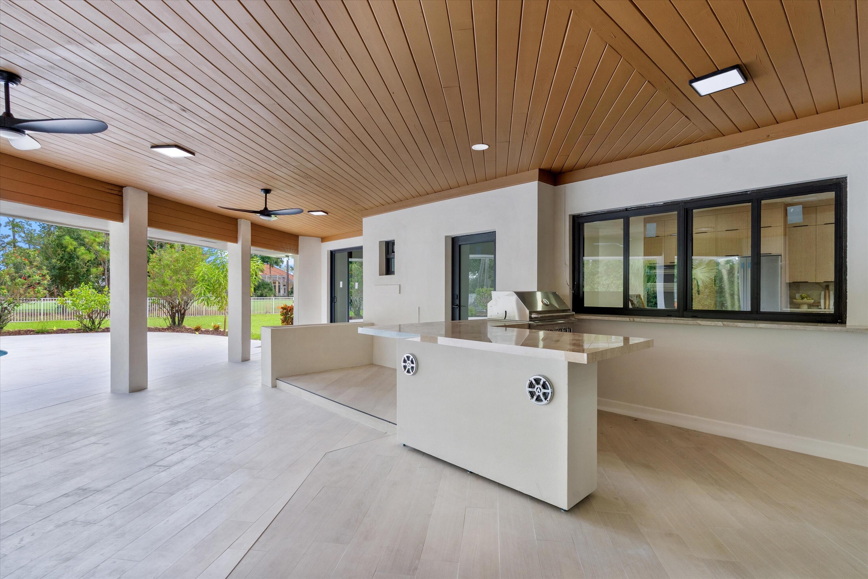 460 Glenbrook, Atlantis FL 33462