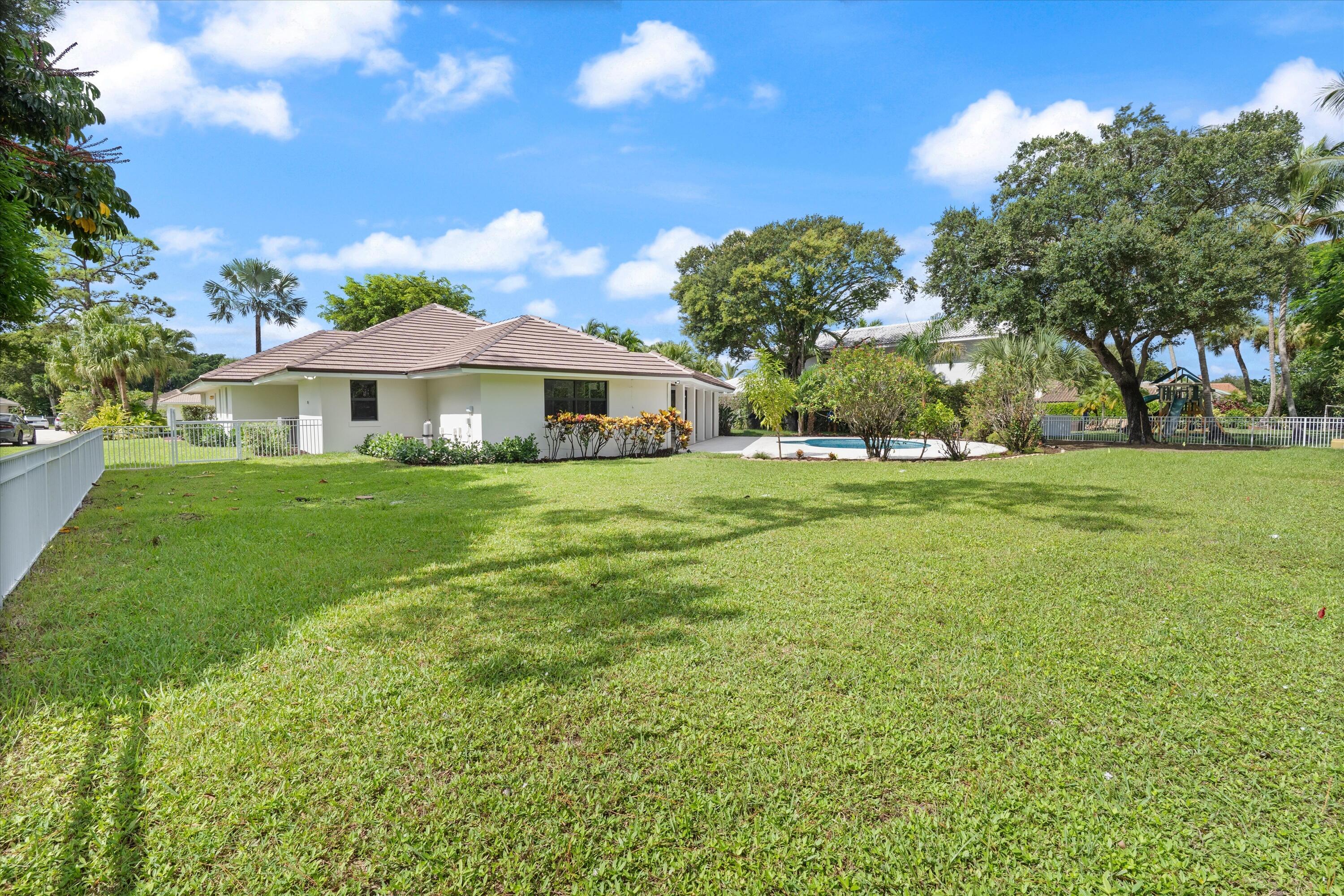 460 Glenbrook, Atlantis FL 33462