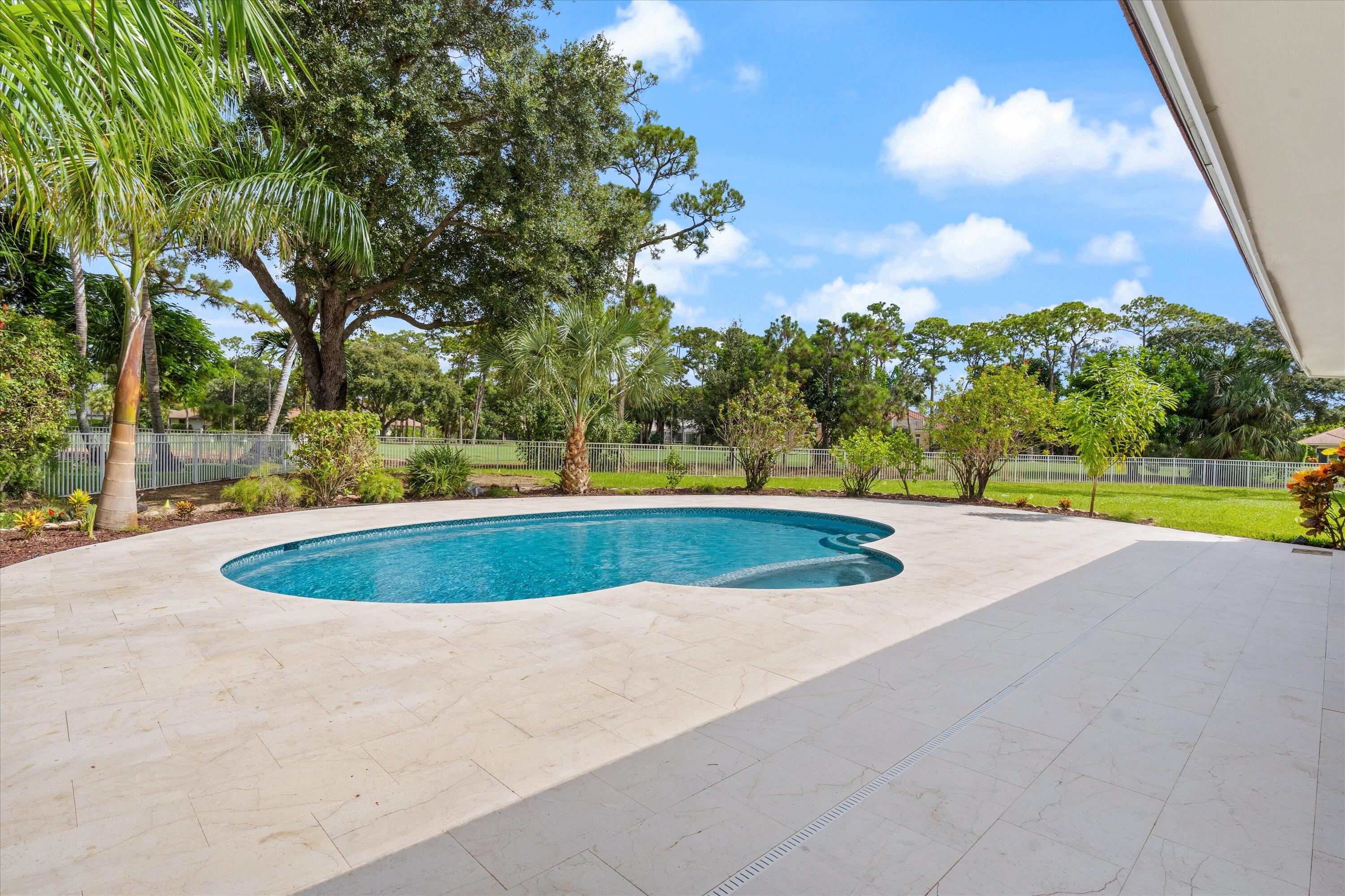 460 Glenbrook, Atlantis FL 33462