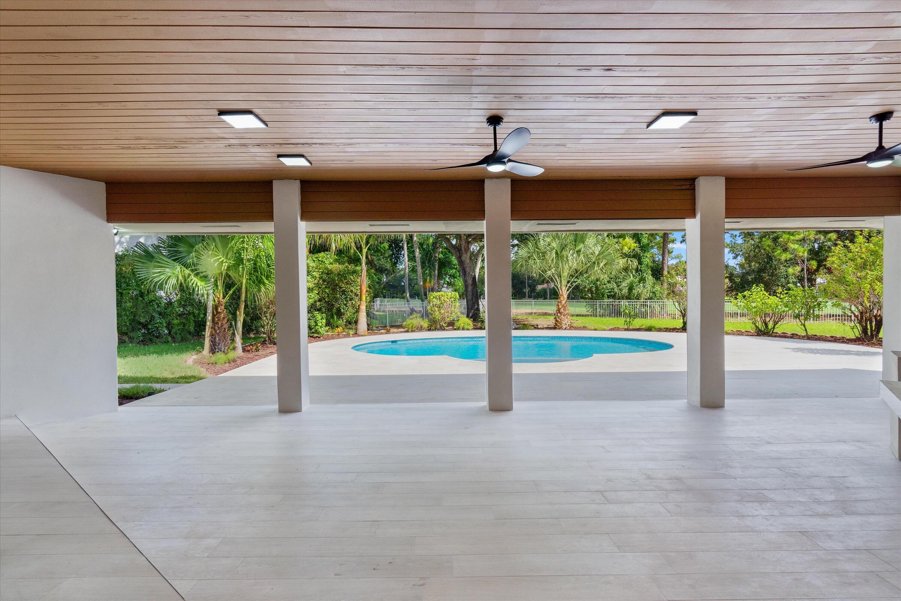 460 Glenbrook, Atlantis FL 33462