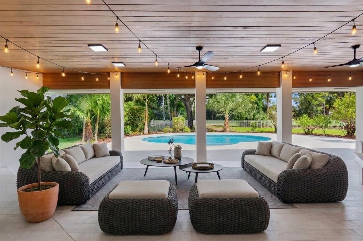 460 Glenbrook, Atlantis FL 33462