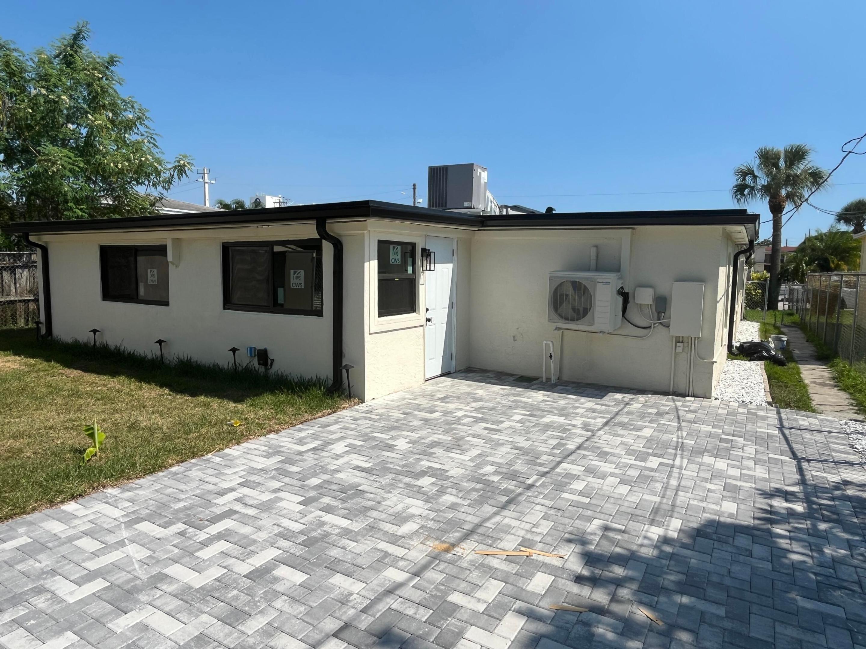 120 W 22ND, Riviera Beach FL 33404