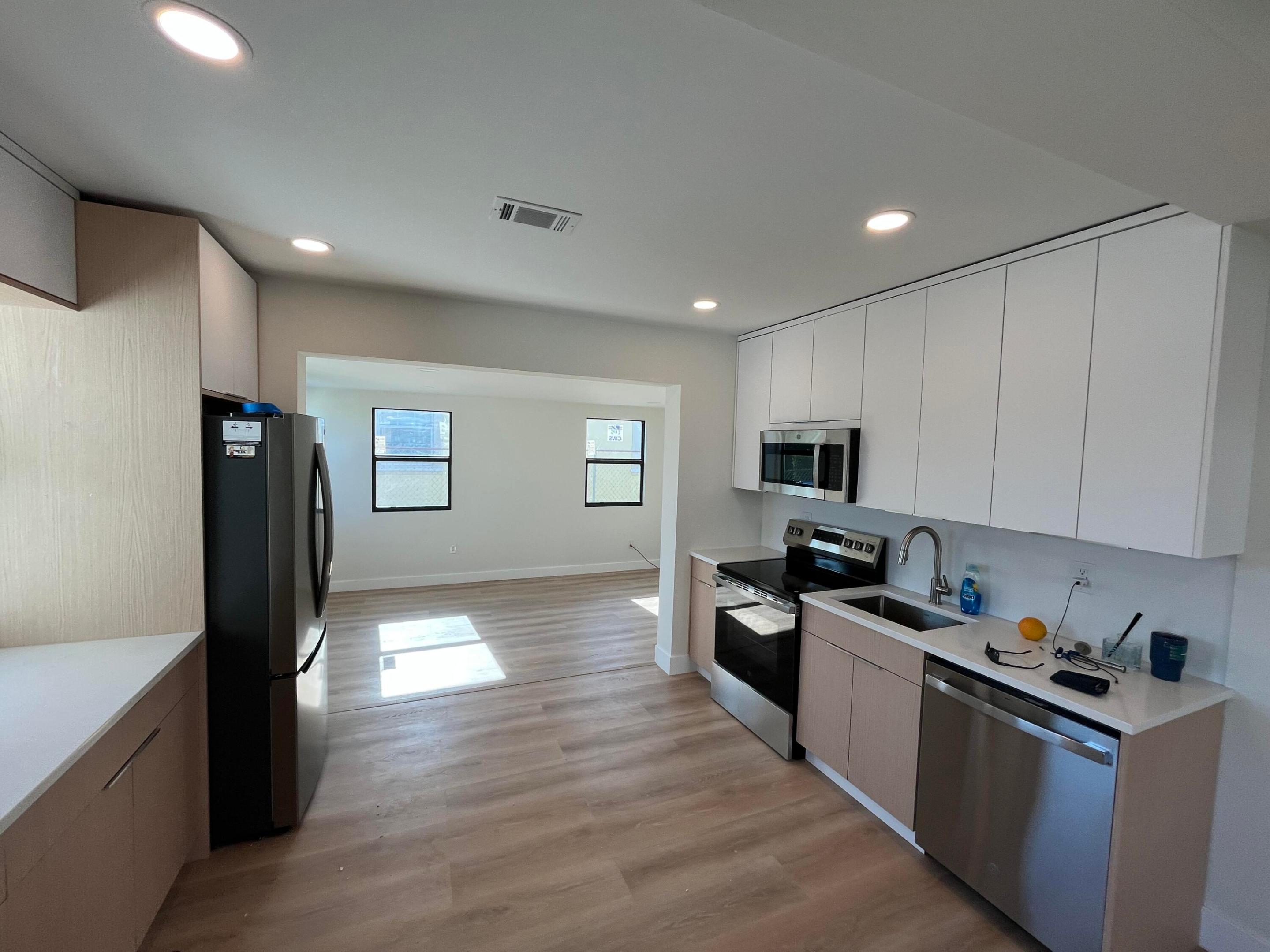 120 W 22ND, Riviera Beach FL 33404