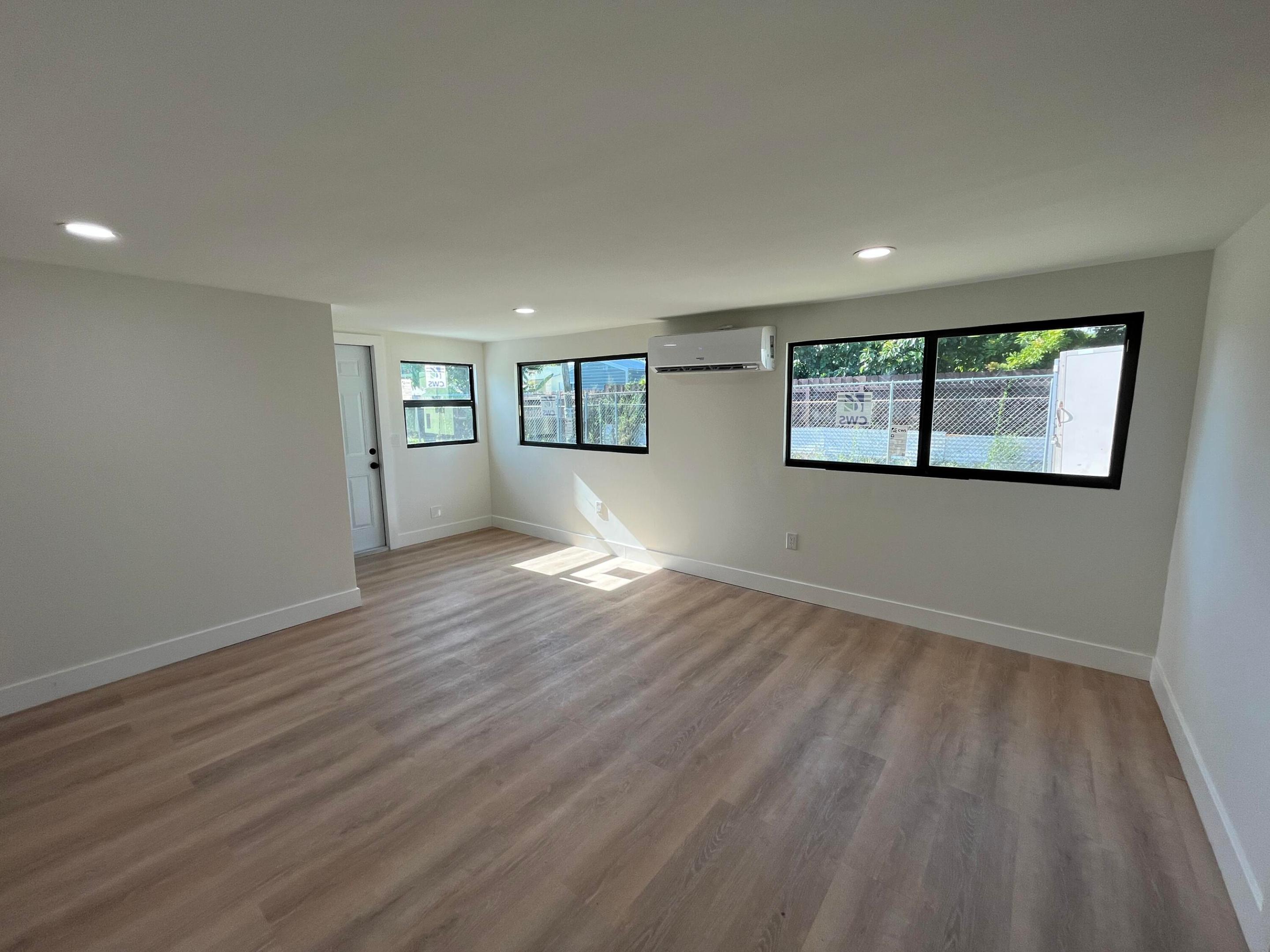 120 W 22ND, Riviera Beach FL 33404