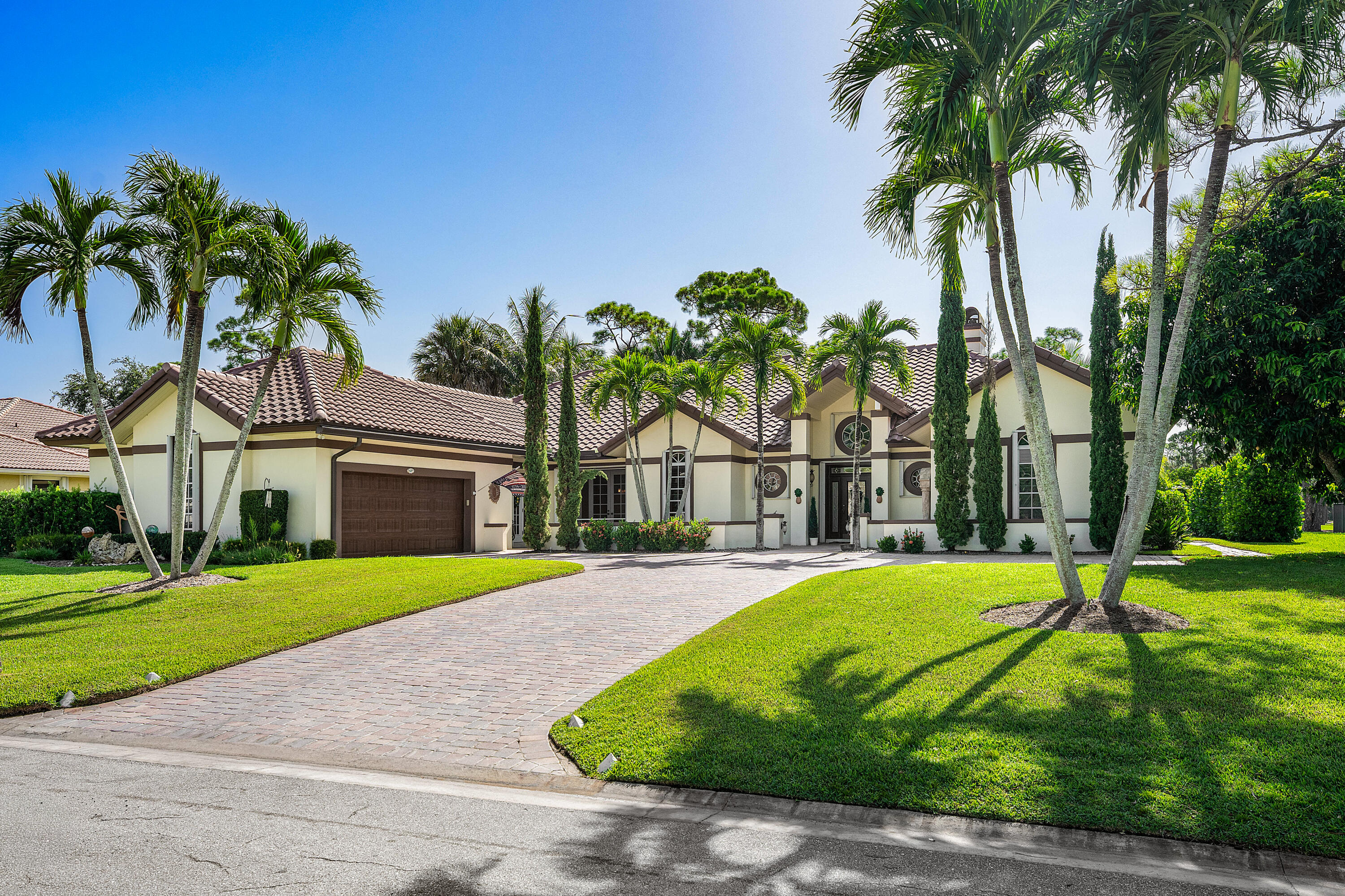 586 N Country Club, Atlantis FL 33462
