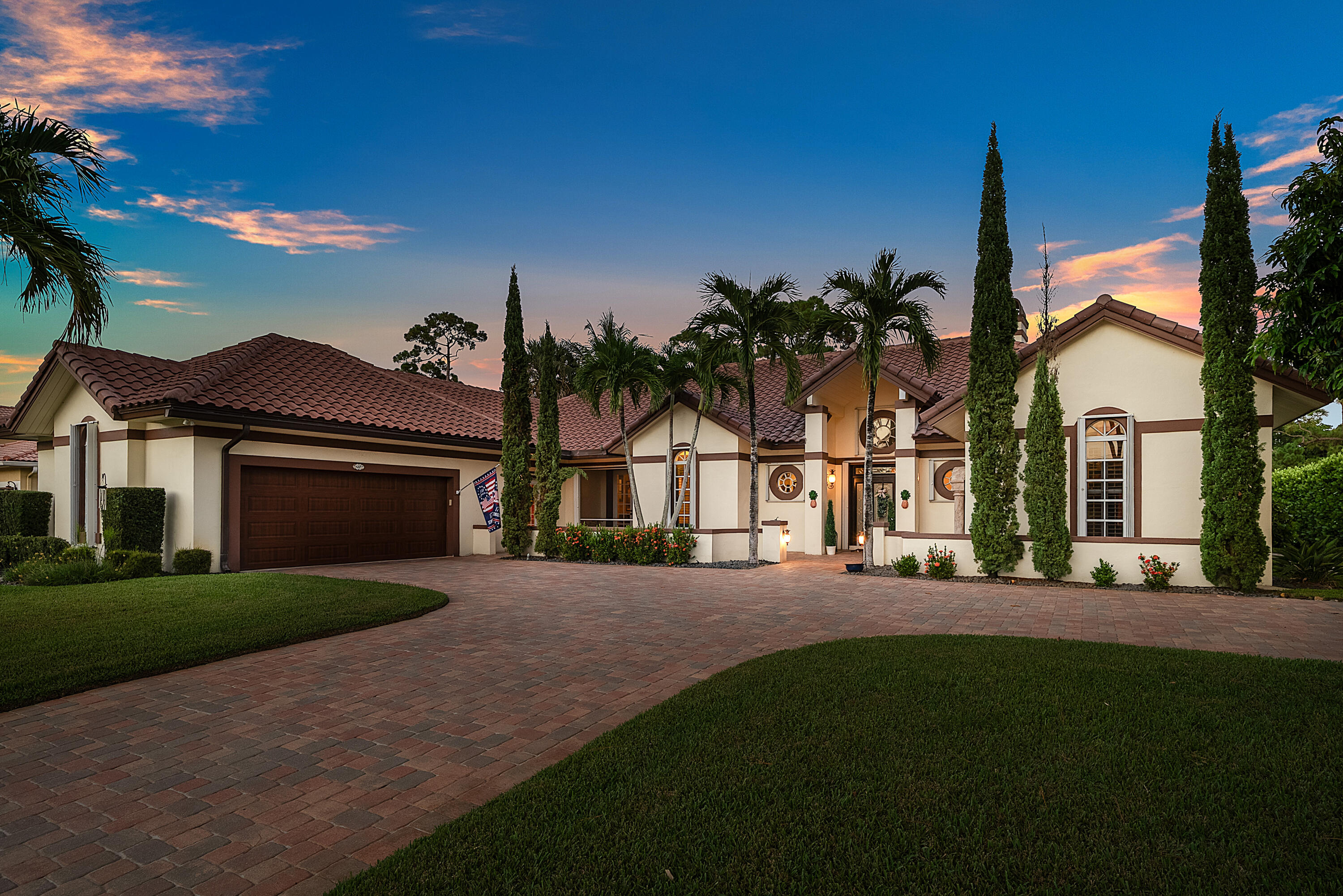 586 N Country Club, Atlantis FL 33462
