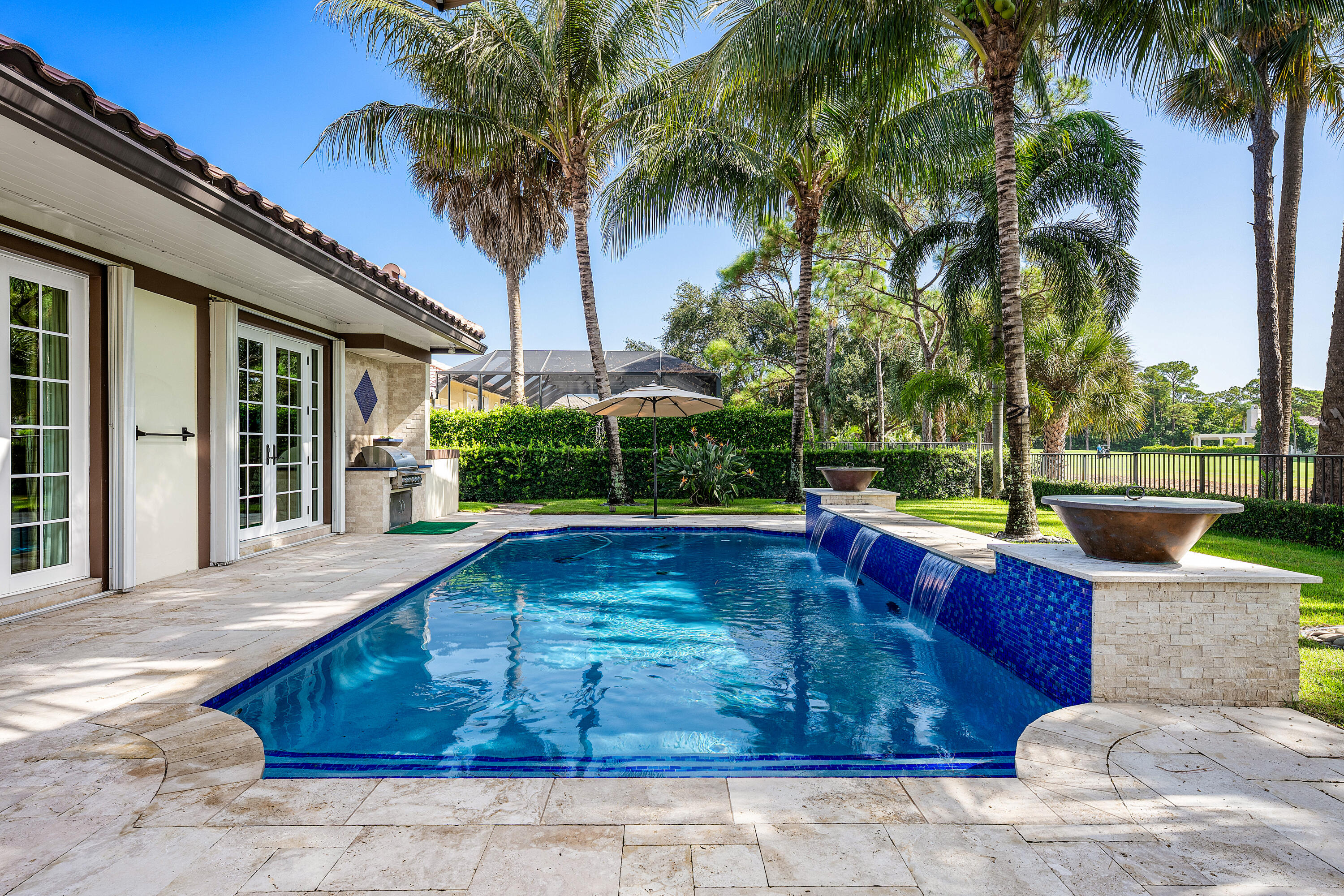 586 N Country Club, Atlantis FL 33462