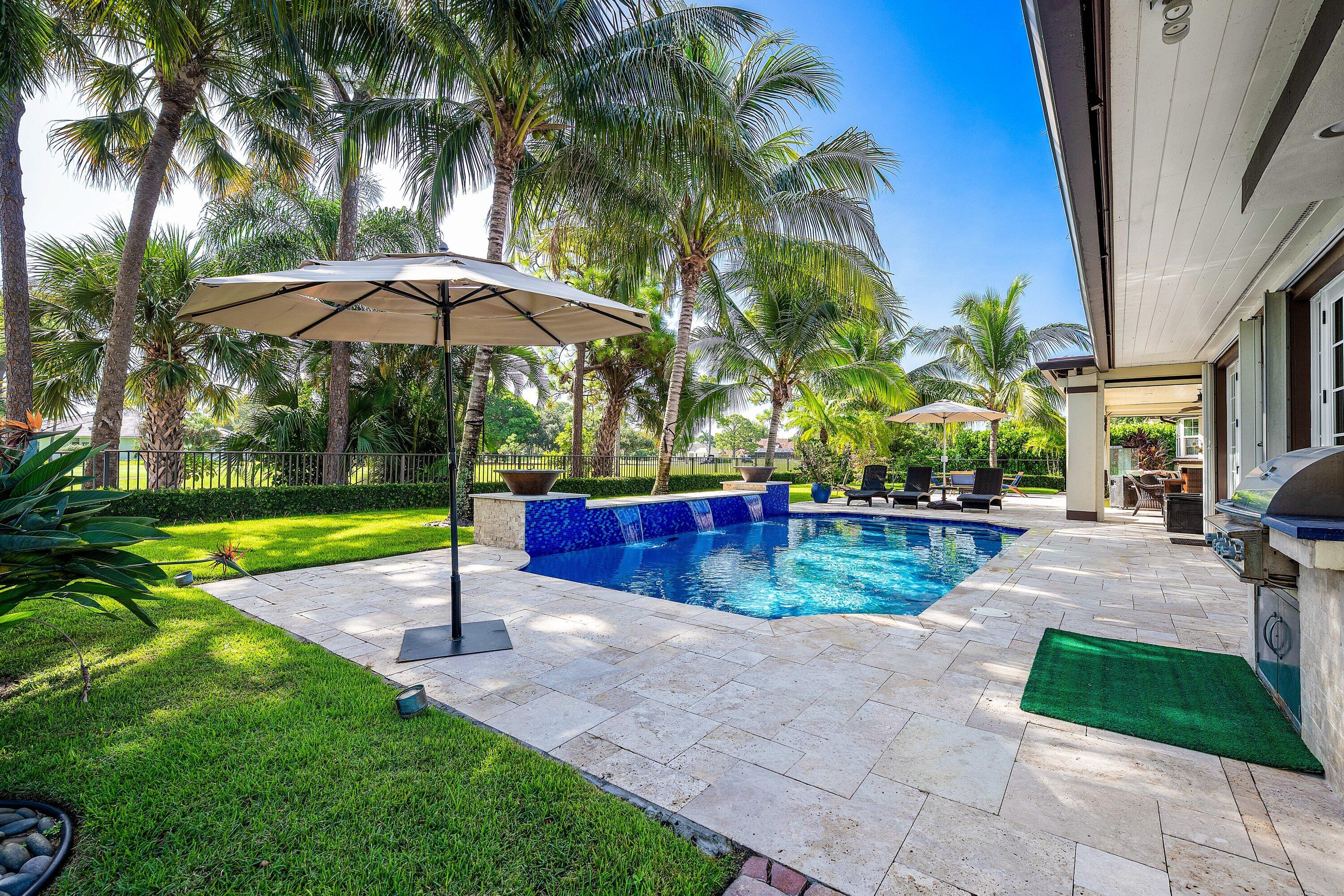 586 N Country Club, Atlantis FL 33462