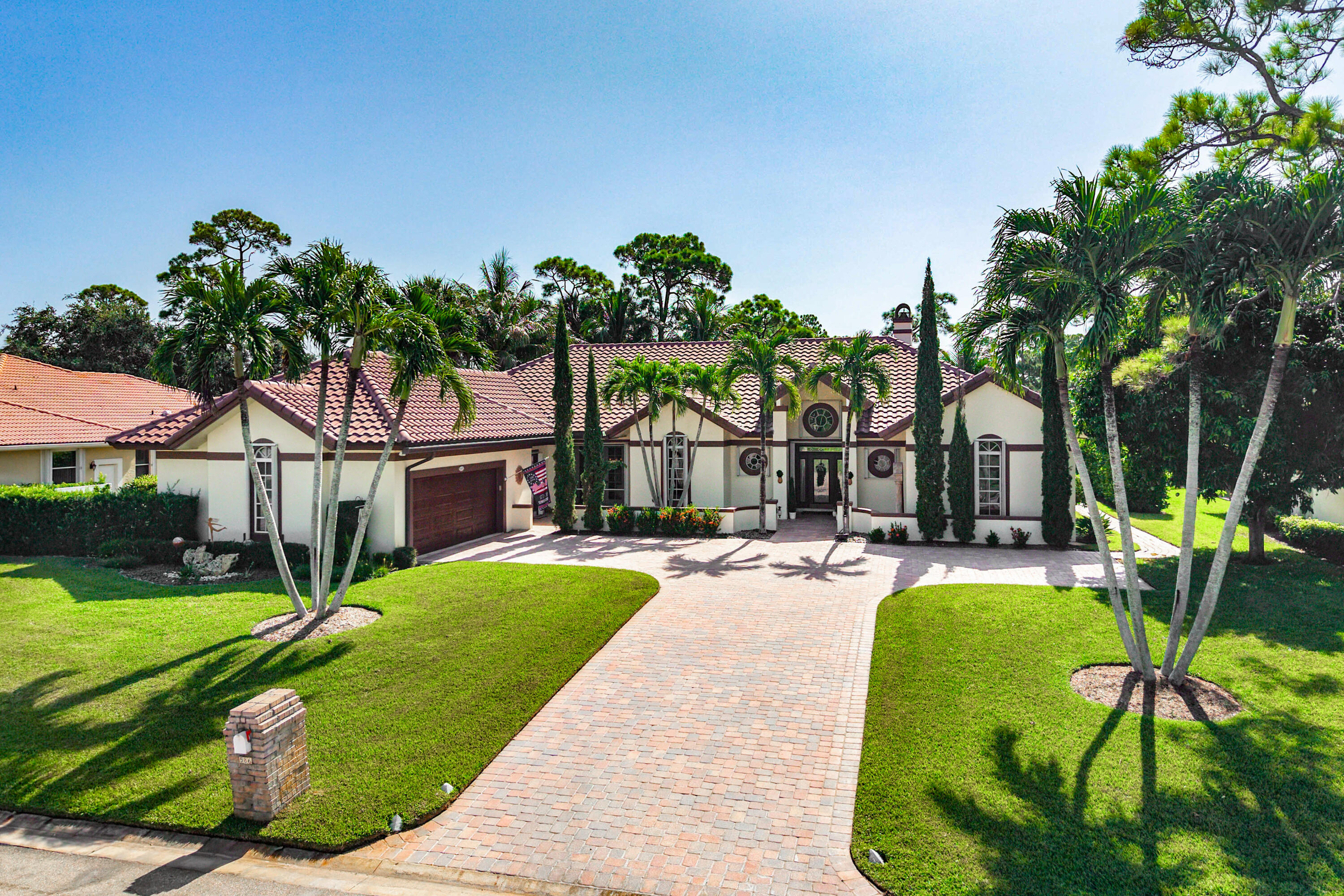 586 N Country Club, Atlantis FL 33462