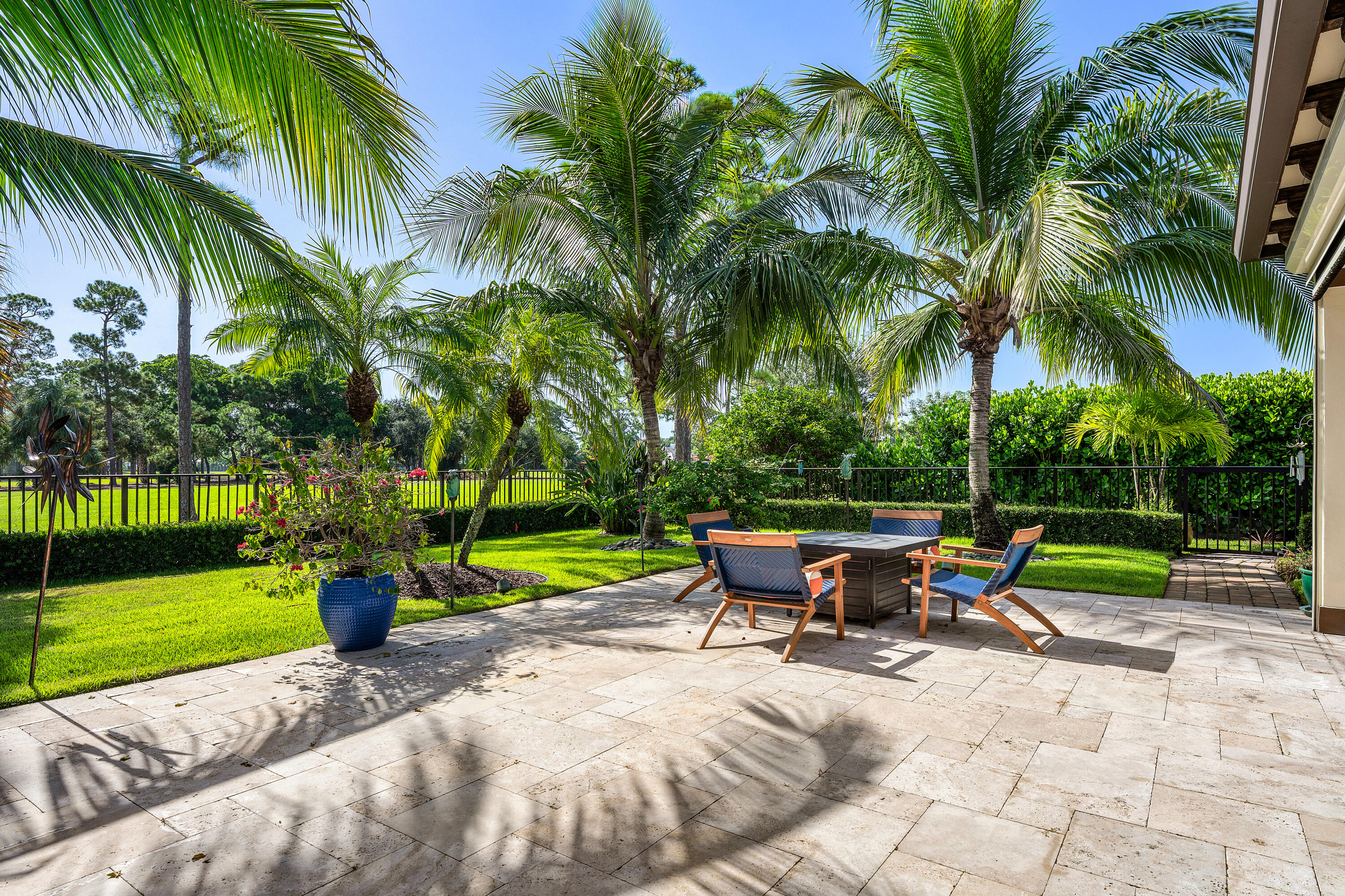 586 N Country Club, Atlantis FL 33462