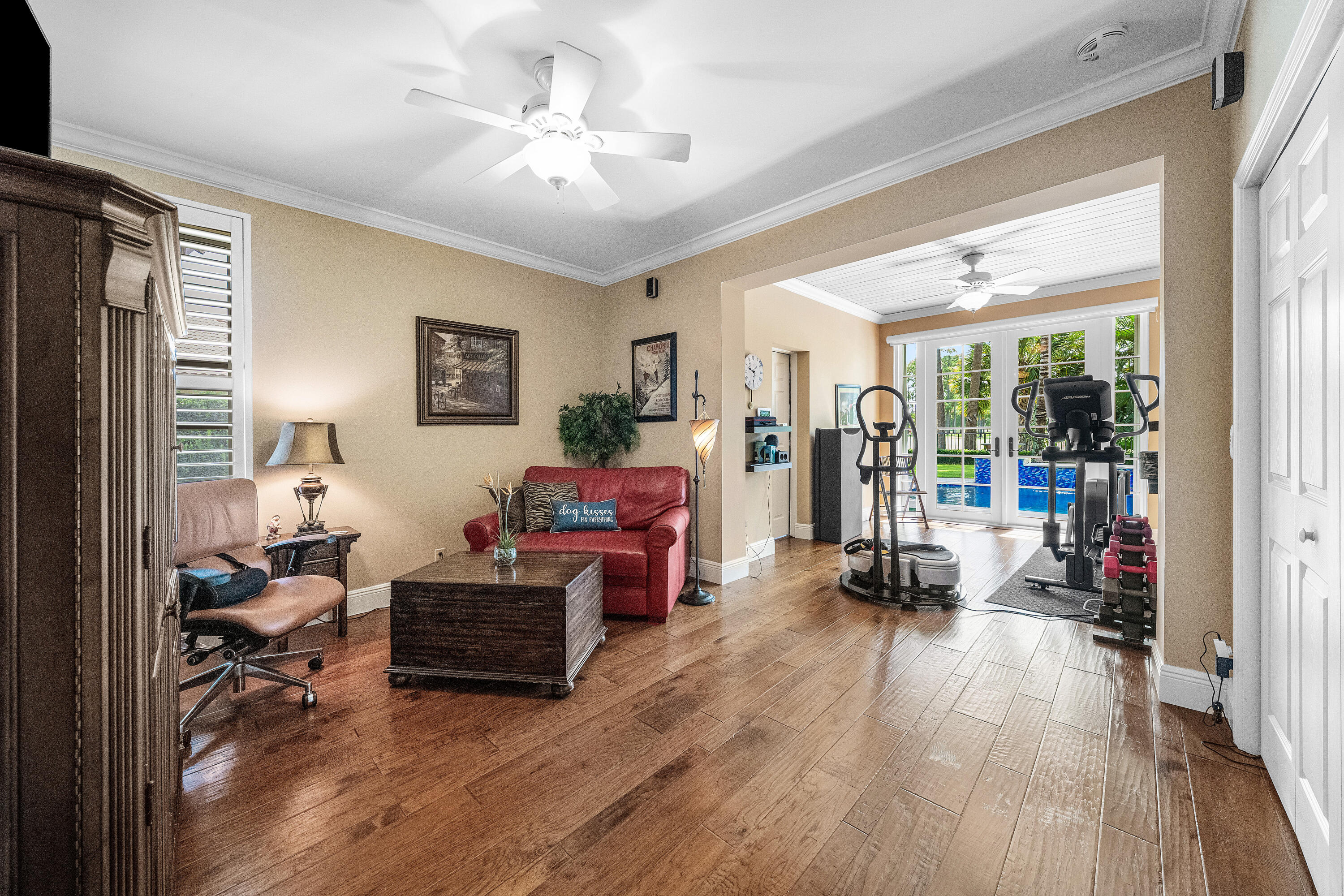 586 N Country Club, Atlantis FL 33462