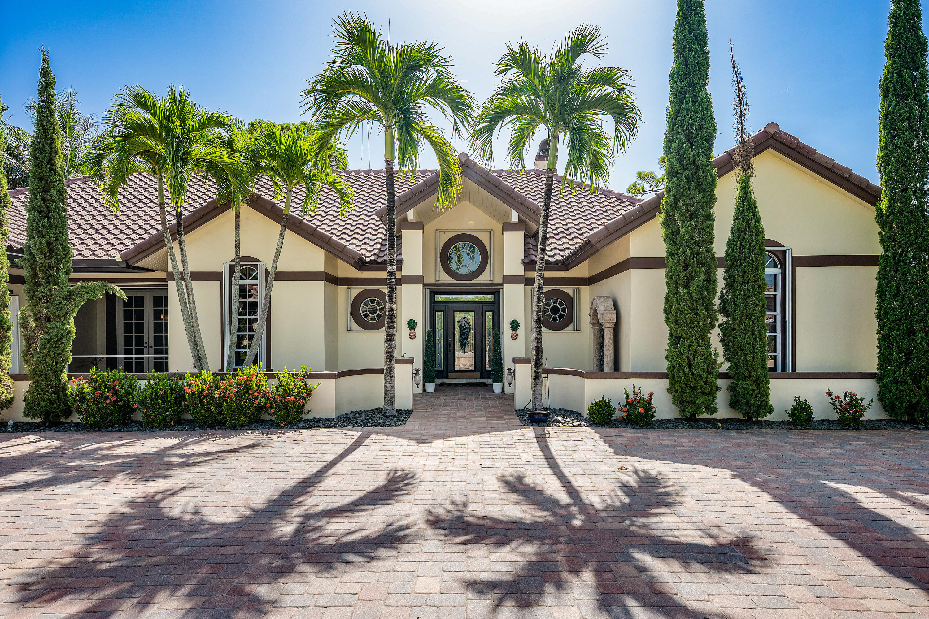 586 N Country Club, Atlantis FL 33462