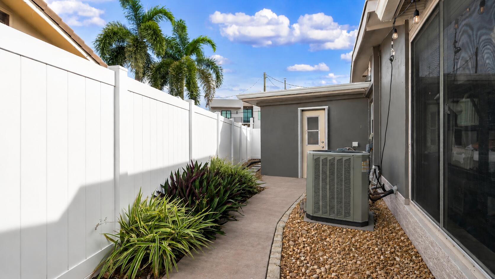 935 Nautilus, Dania Beach FL 33004