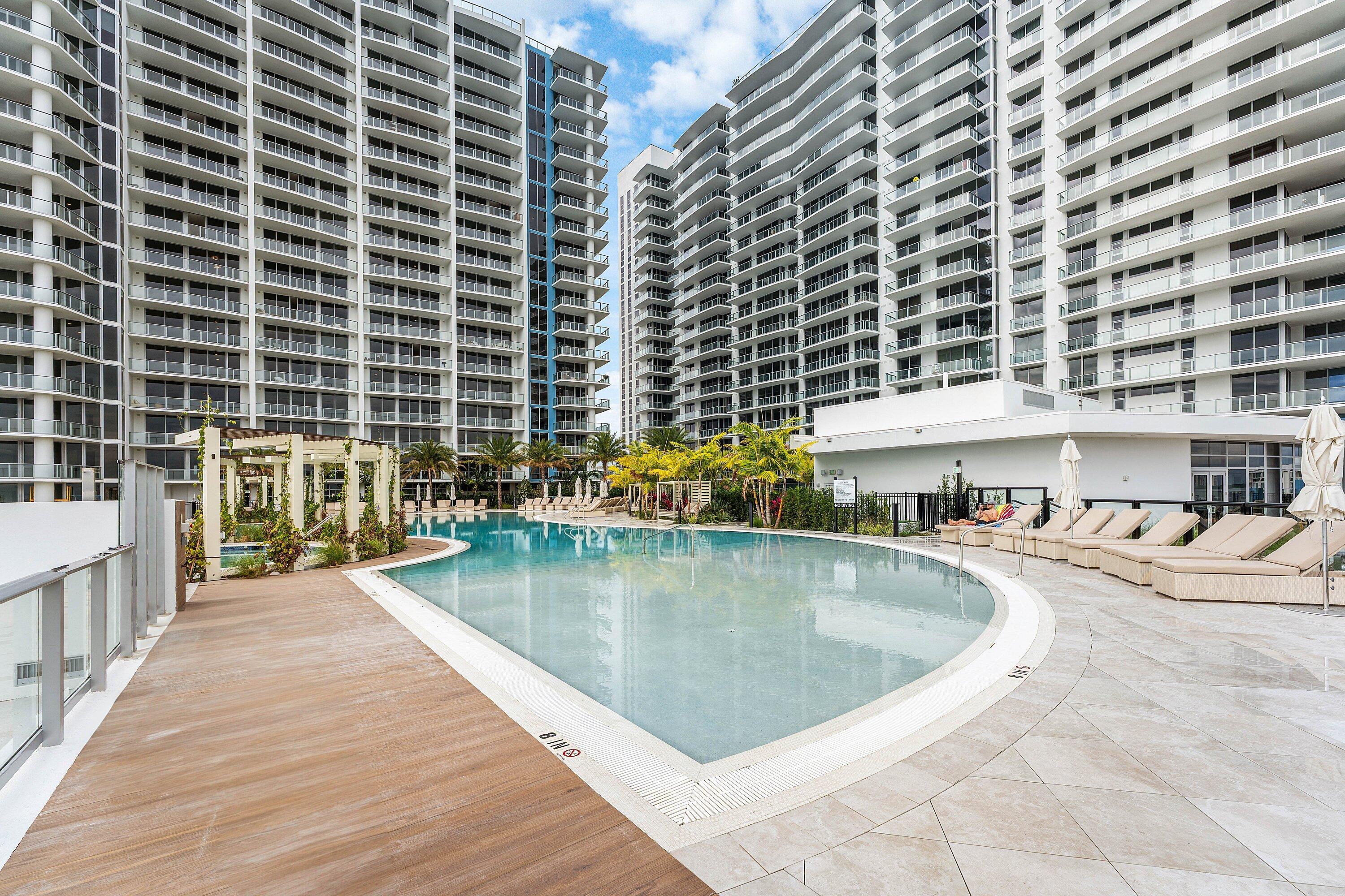 220 LAKE SHORE DR #1107, Lake Park FL 33403