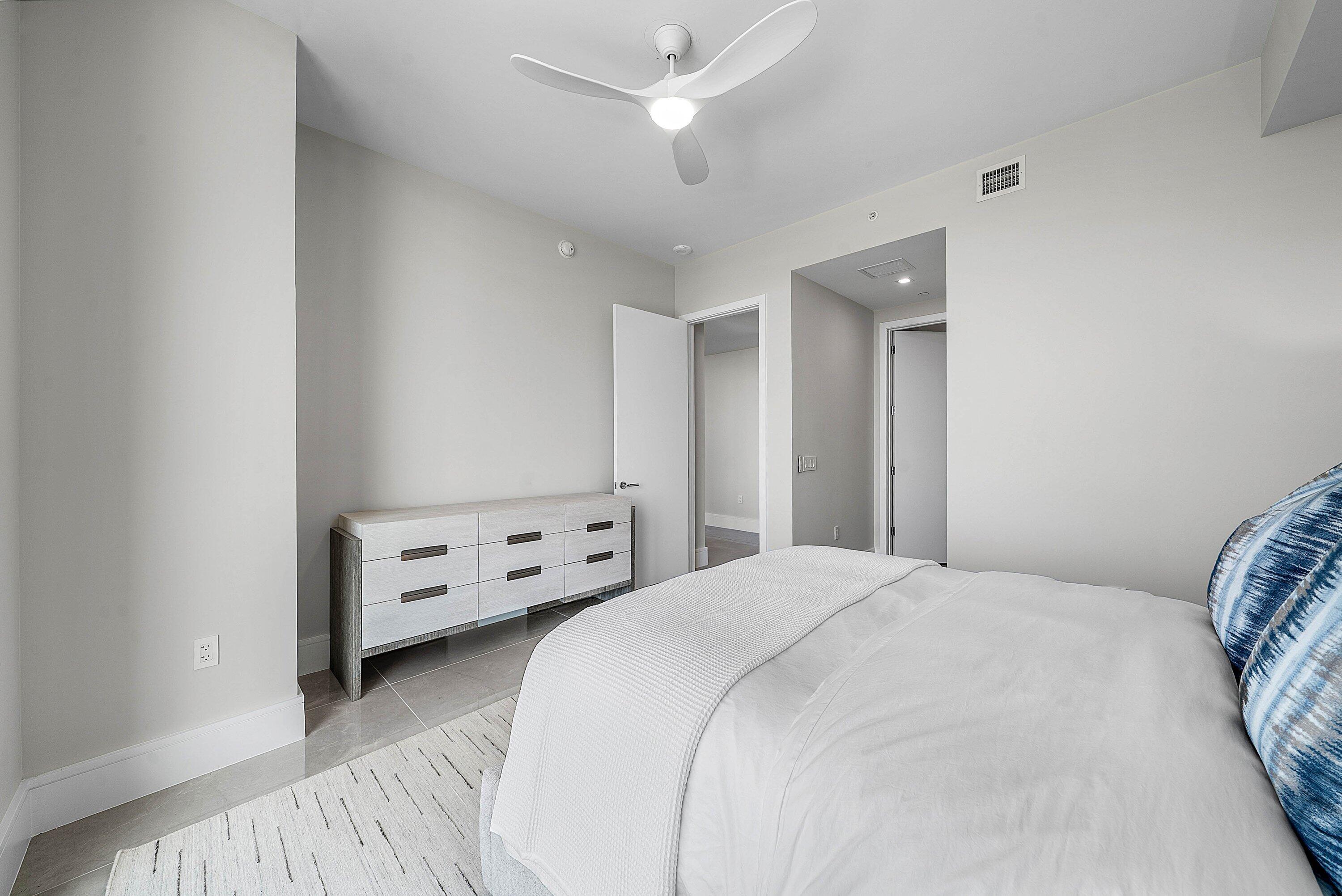 220 LAKE SHORE DR #1107, Lake Park FL 33403