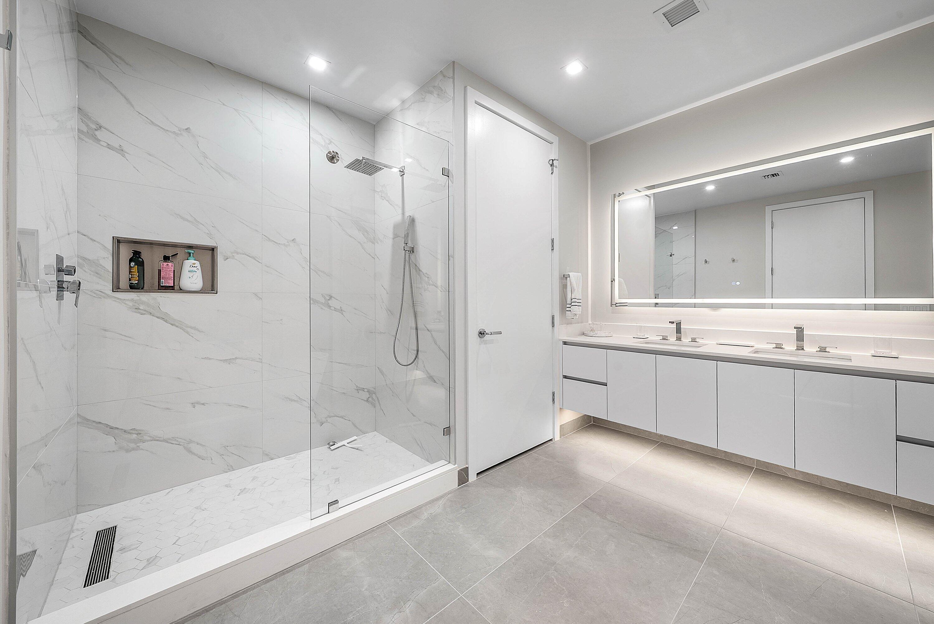 220 LAKE SHORE DR #1107, Lake Park FL 33403