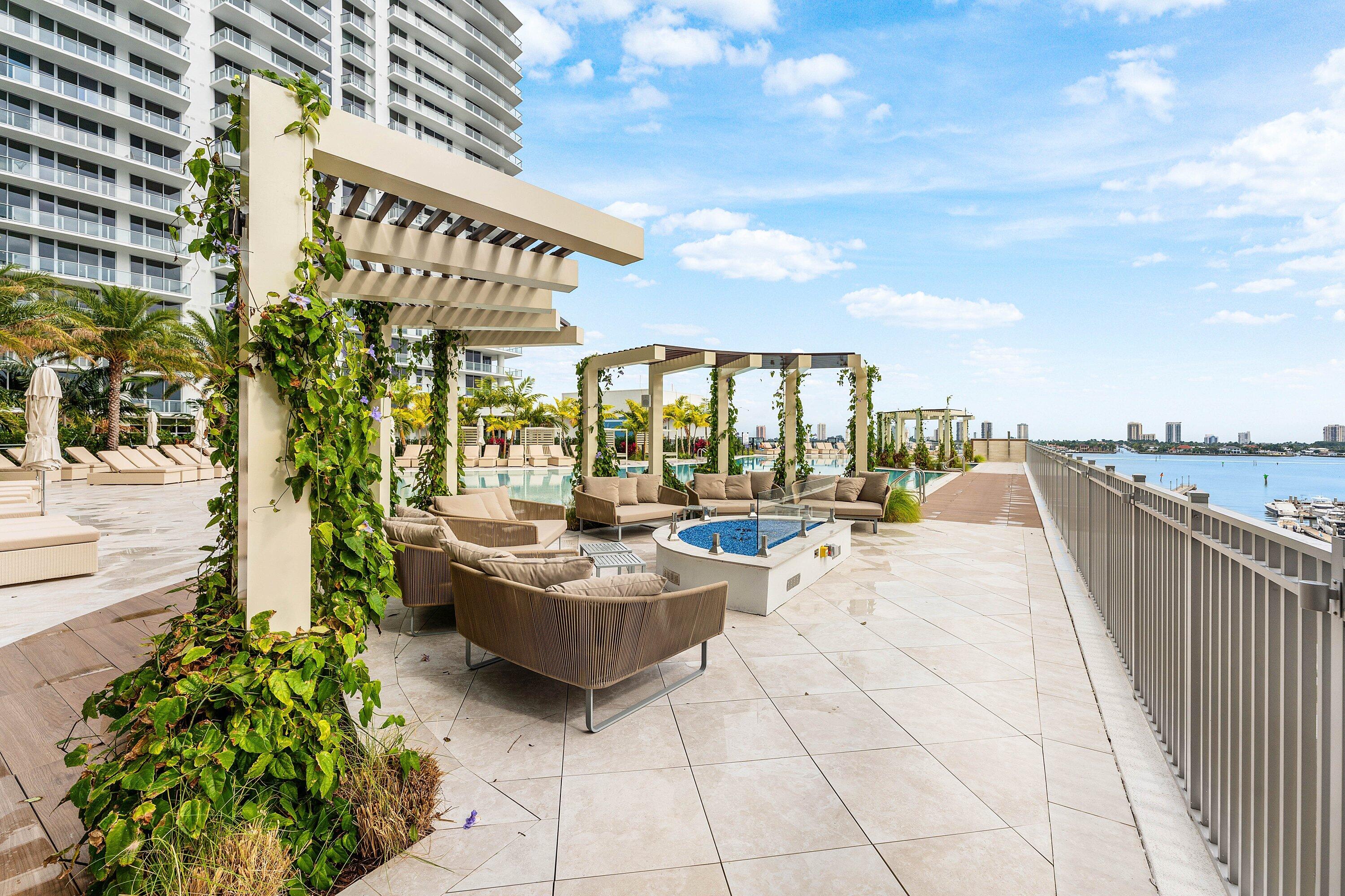 220 LAKE SHORE DR #1107, Lake Park FL 33403