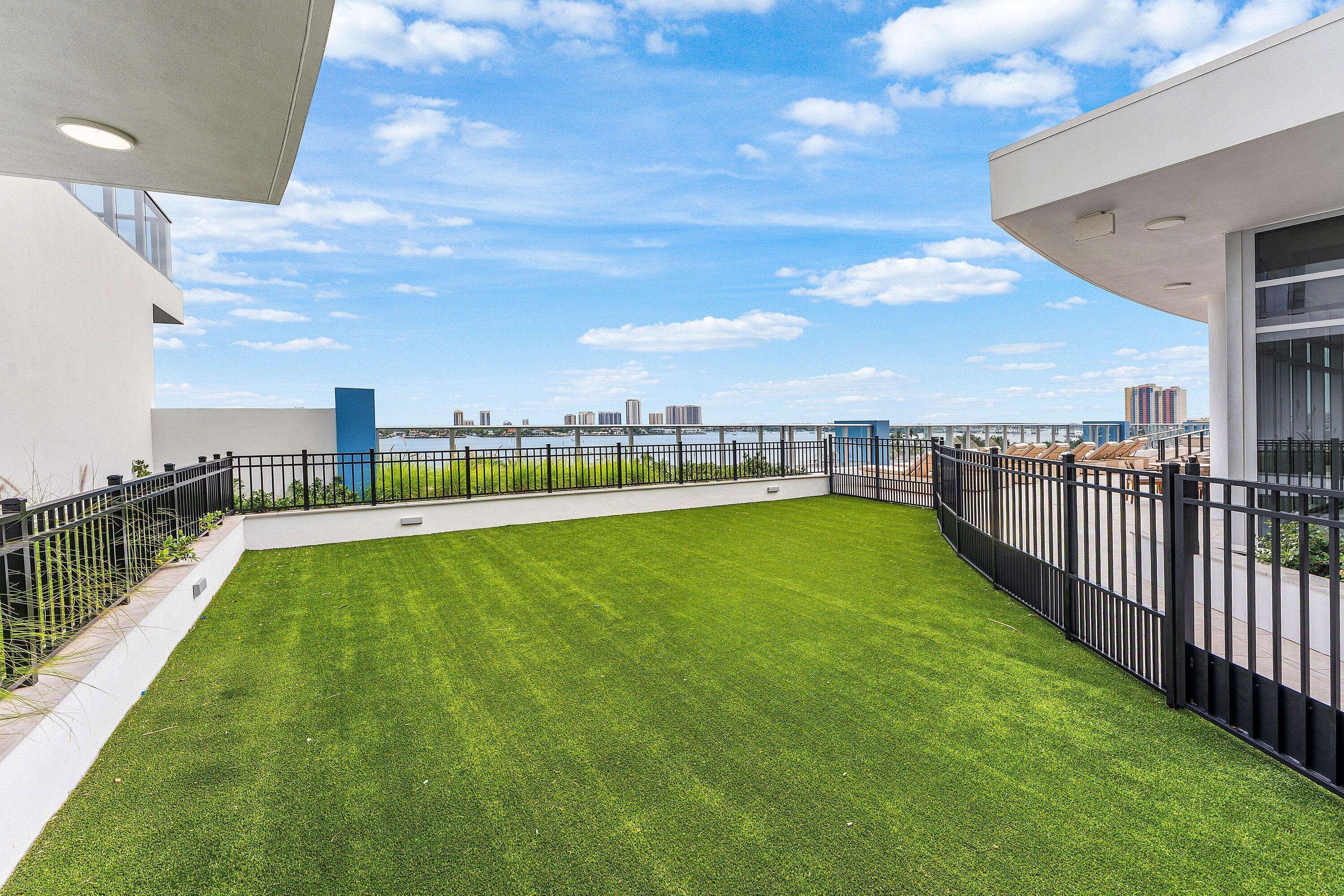 220 LAKE SHORE DR #1107, Lake Park FL 33403