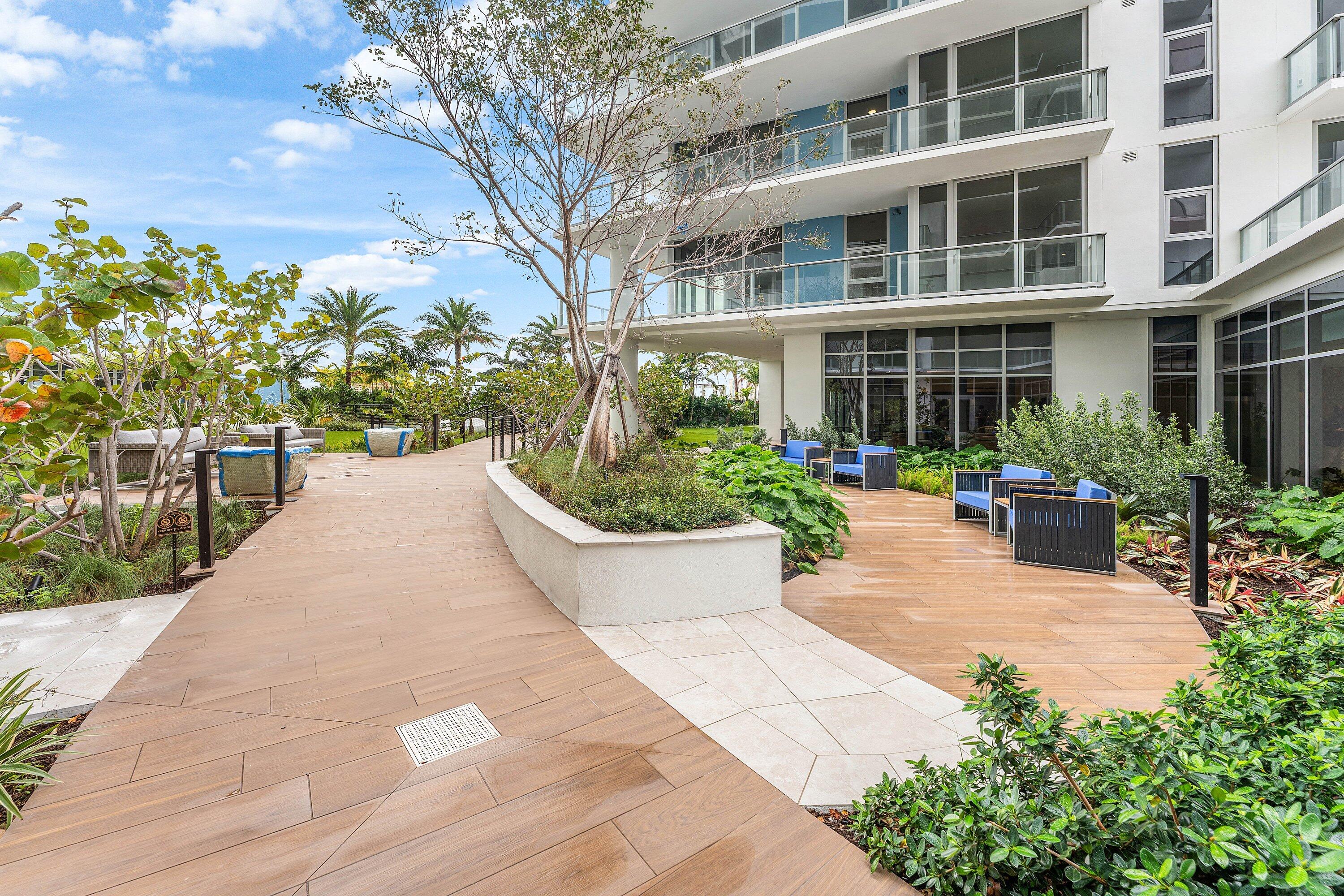 220 LAKE SHORE DR #1107, Lake Park FL 33403