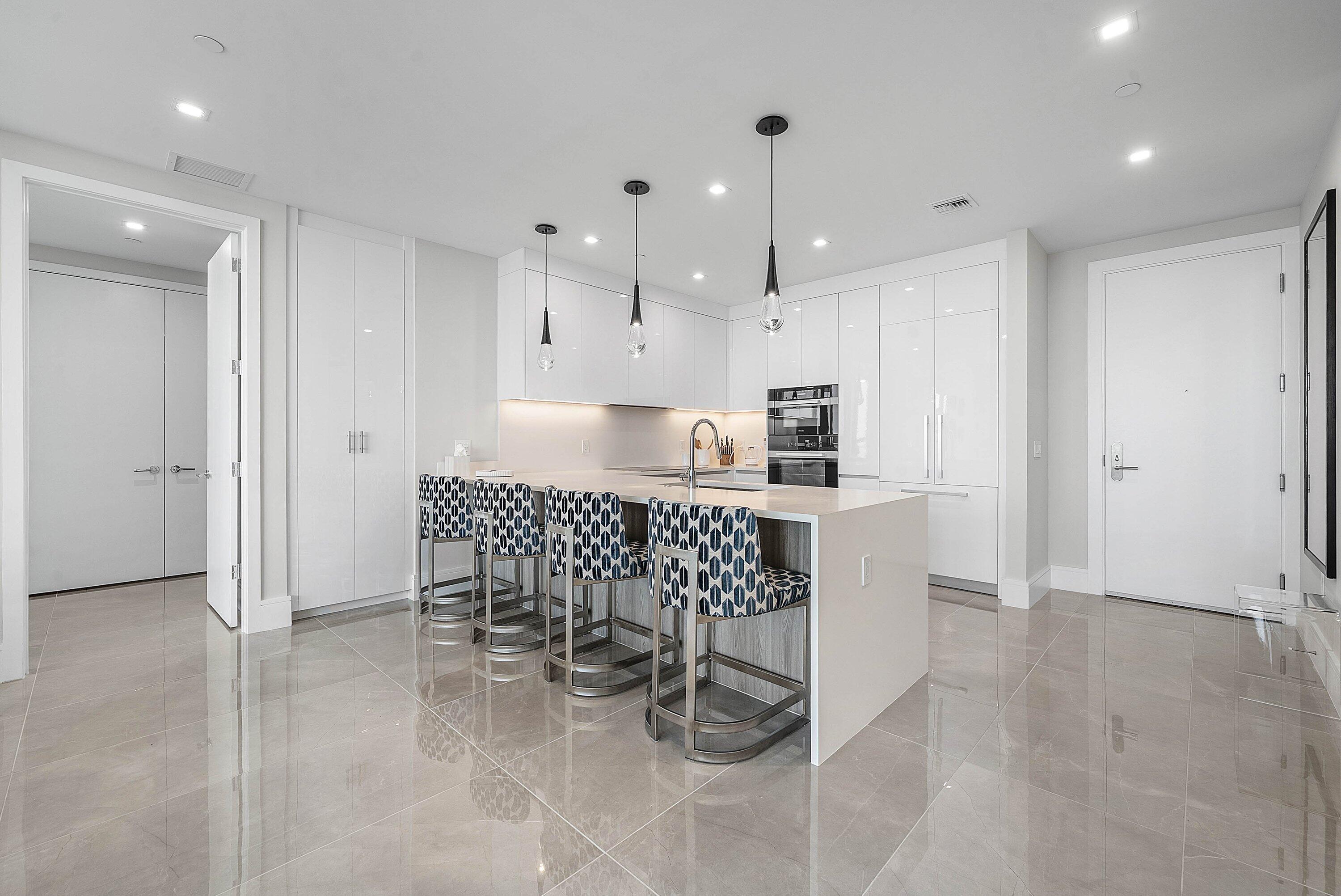 220 LAKE SHORE DR #1107, Lake Park FL 33403