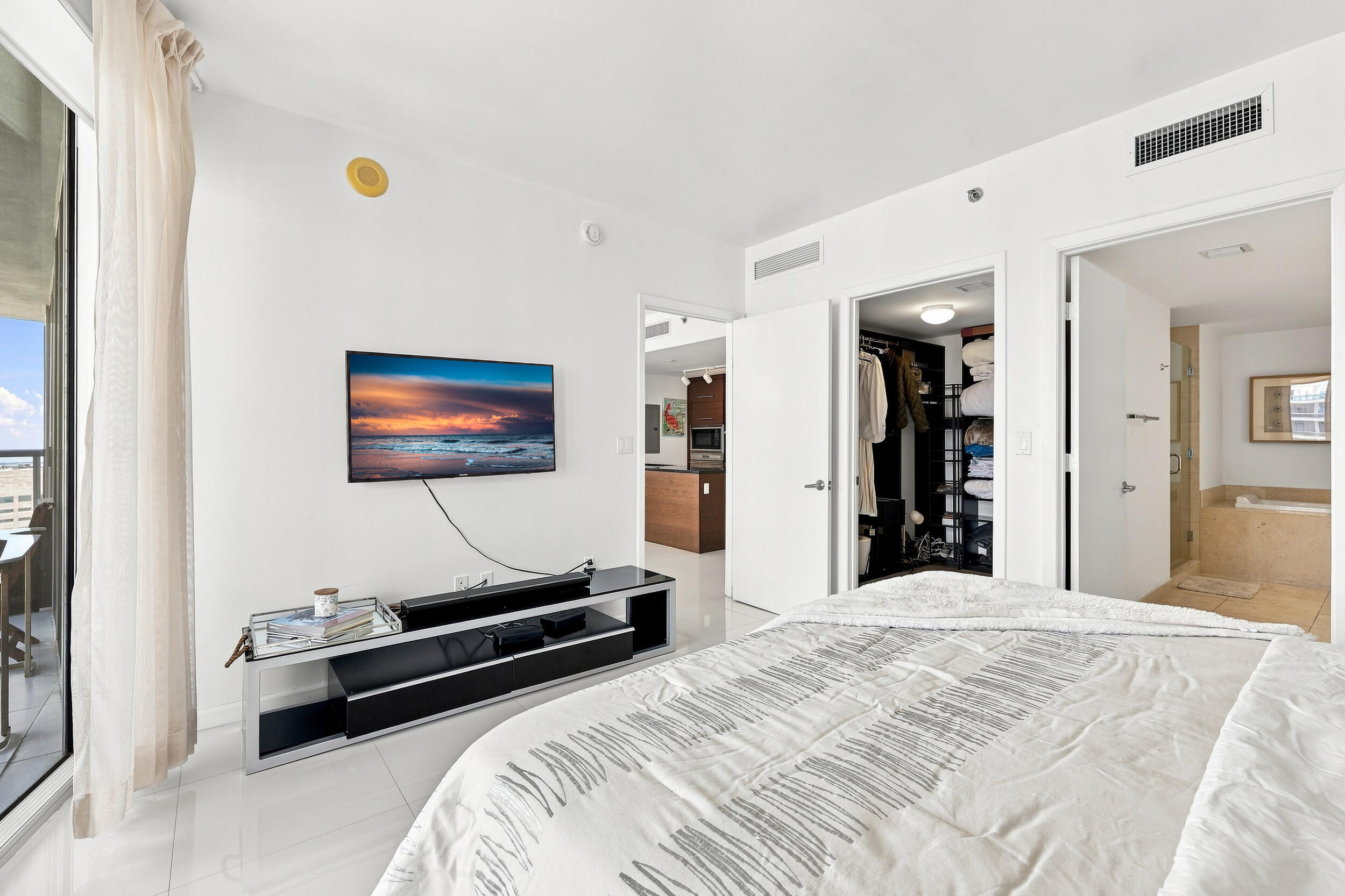465 BRICKELL #5102, Miami FL 33131