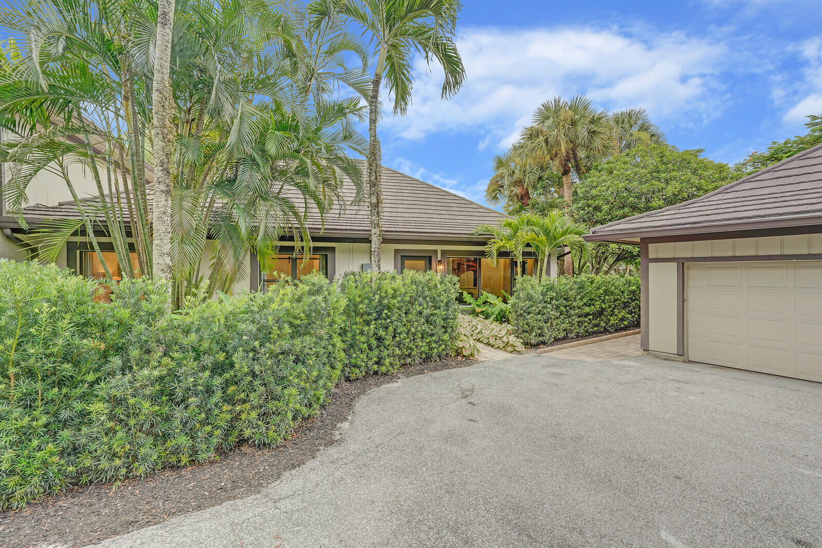 2735 POLO ISLAND #K104, Wellington FL 33414
