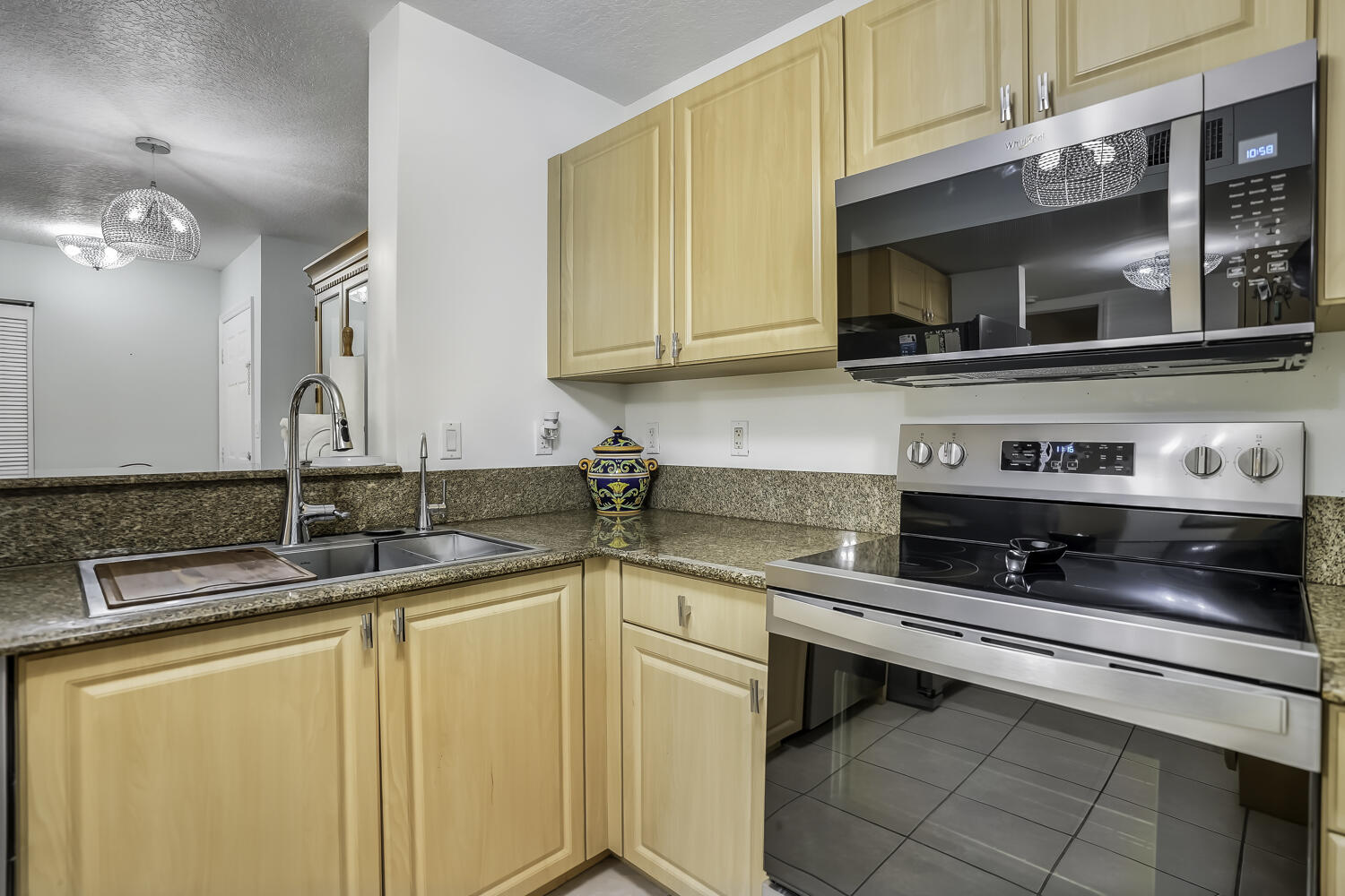 609 E SHERIDAN #208, Dania Beach FL 33004