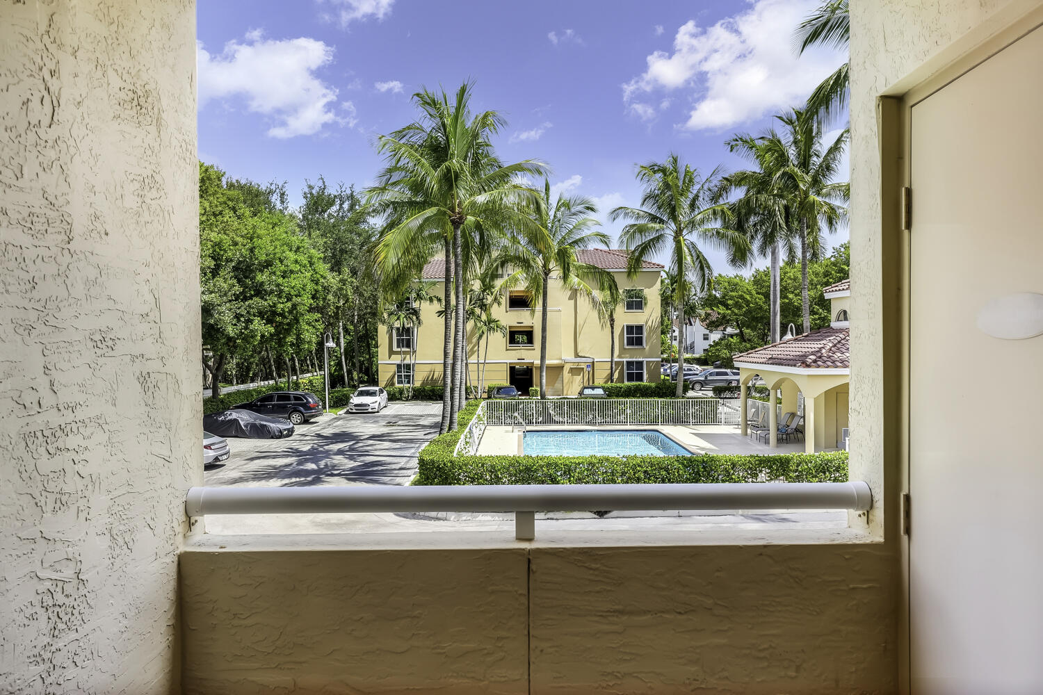 609 E SHERIDAN #208, Dania Beach FL 33004