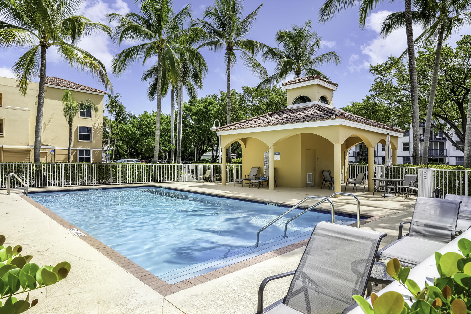 609 E SHERIDAN #208, Dania Beach FL 33004