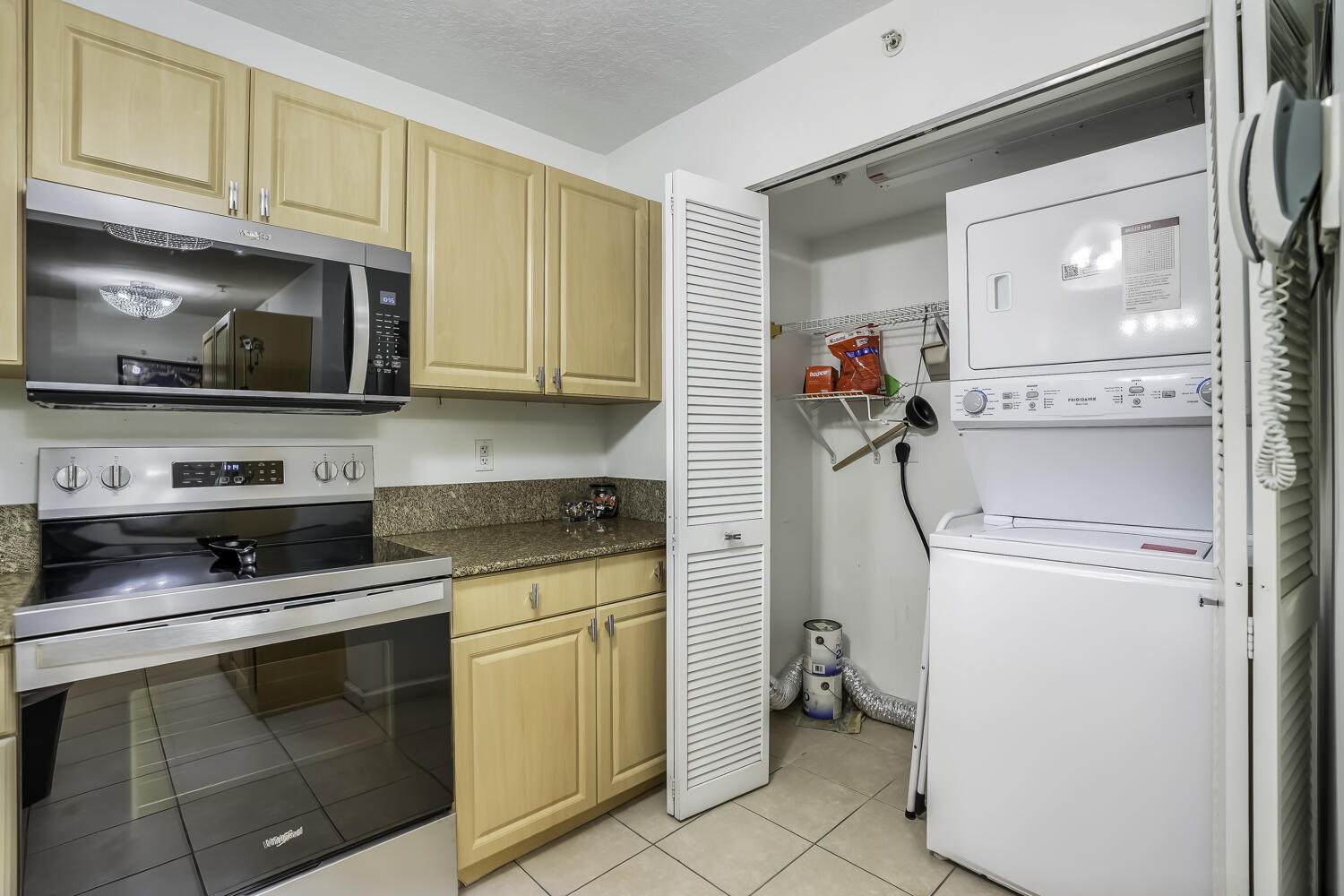 609 E SHERIDAN #208, Dania Beach FL 33004