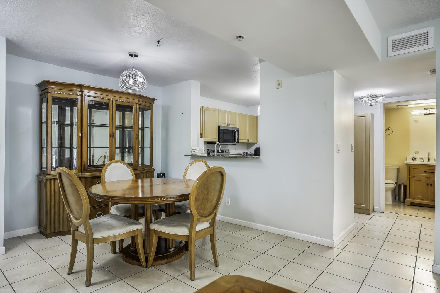 609 E SHERIDAN #208, Dania Beach FL 33004