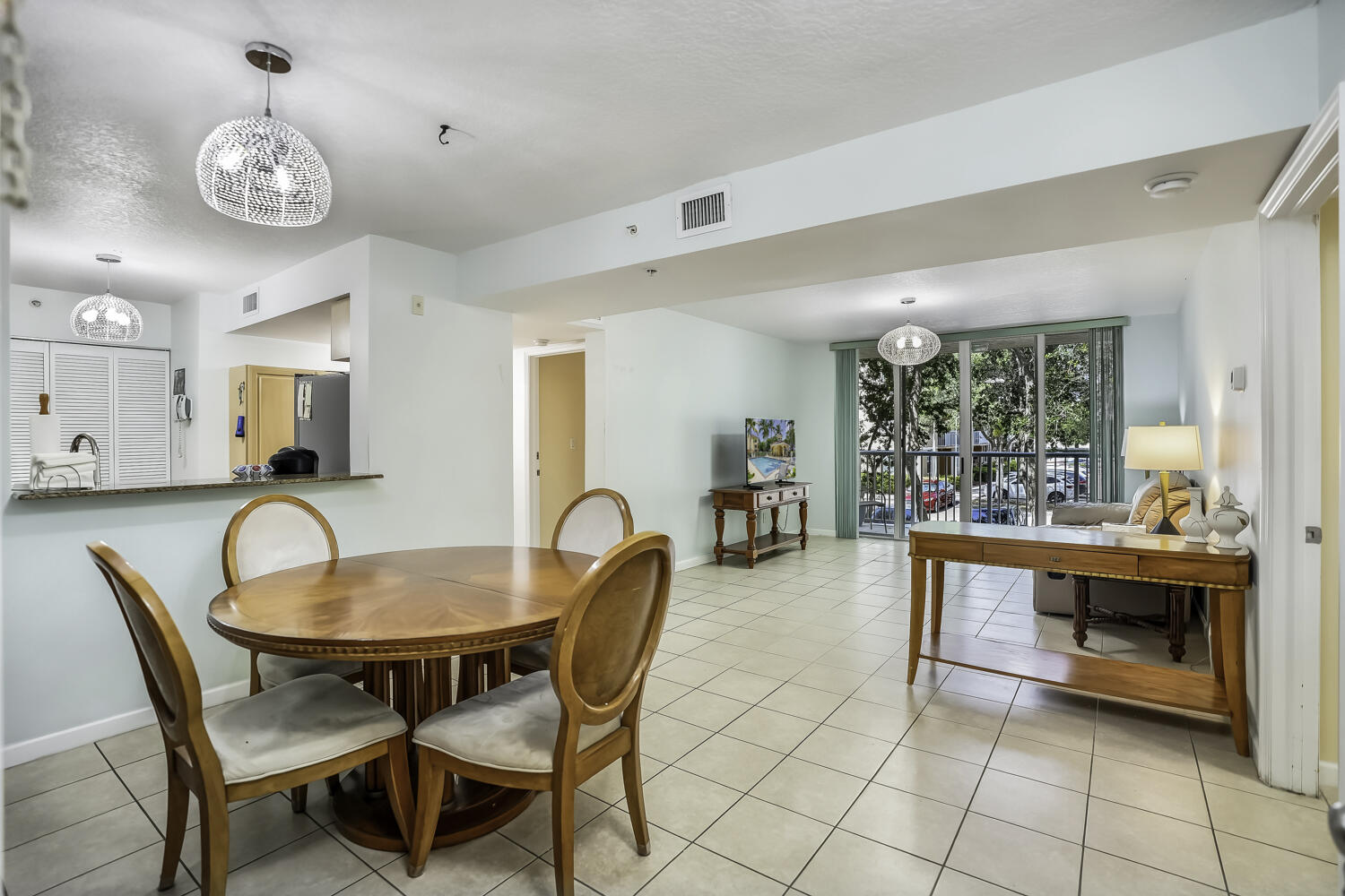 609 E SHERIDAN #208, Dania Beach FL 33004