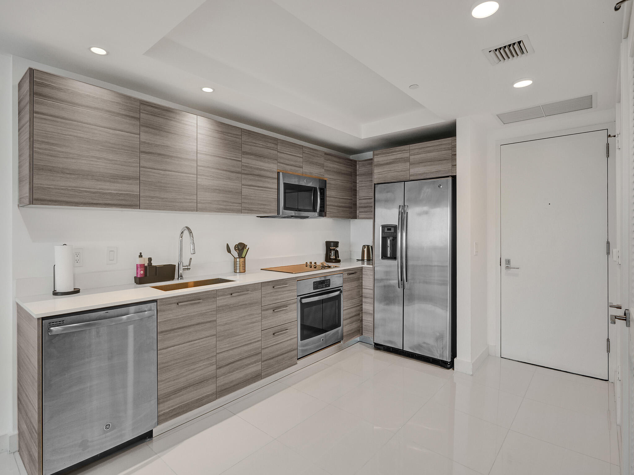 121 NE 34TH #1210, Miami FL 33137