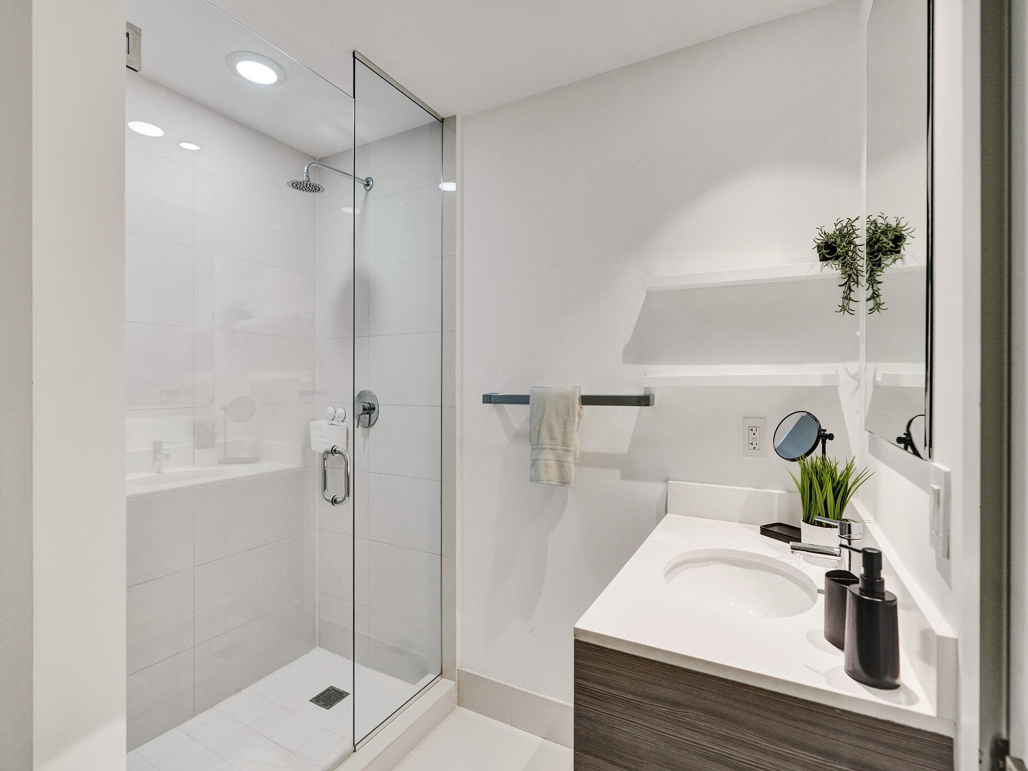 121 NE 34TH #1210, Miami FL 33137
