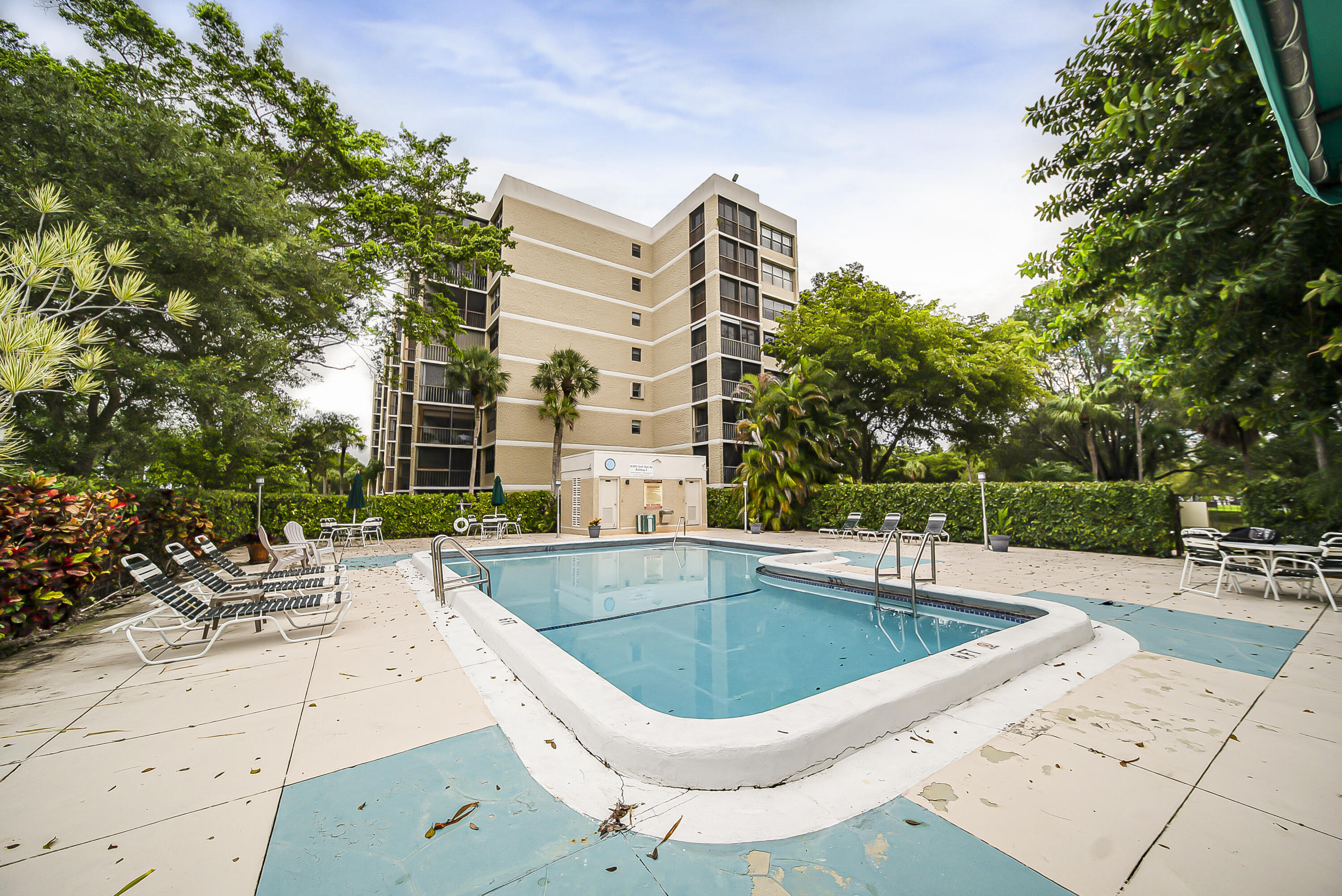 16300 Golf Club #114, Weston FL 33326